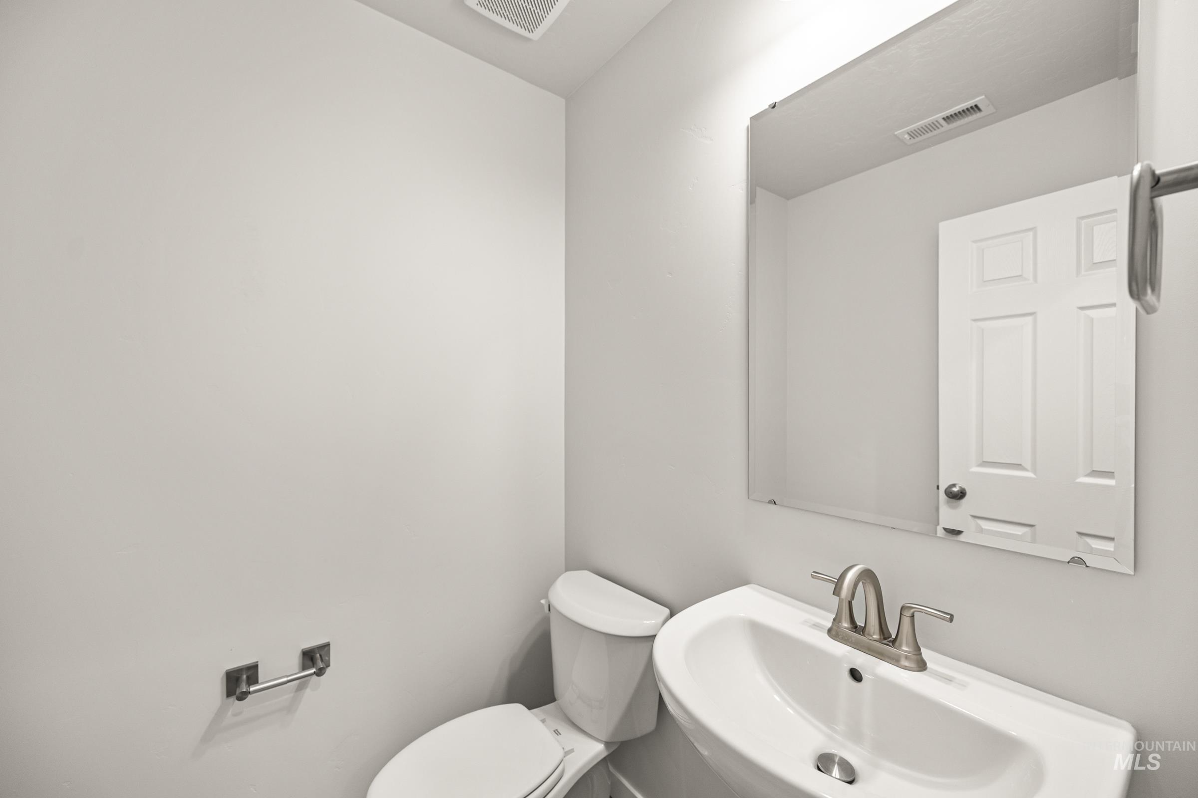 960 Thunderbolt St, Mountain Home, Idaho 83647, 3 Bedrooms, 2.5 Bathrooms, Residential For Sale, Price $399,990, 98981844