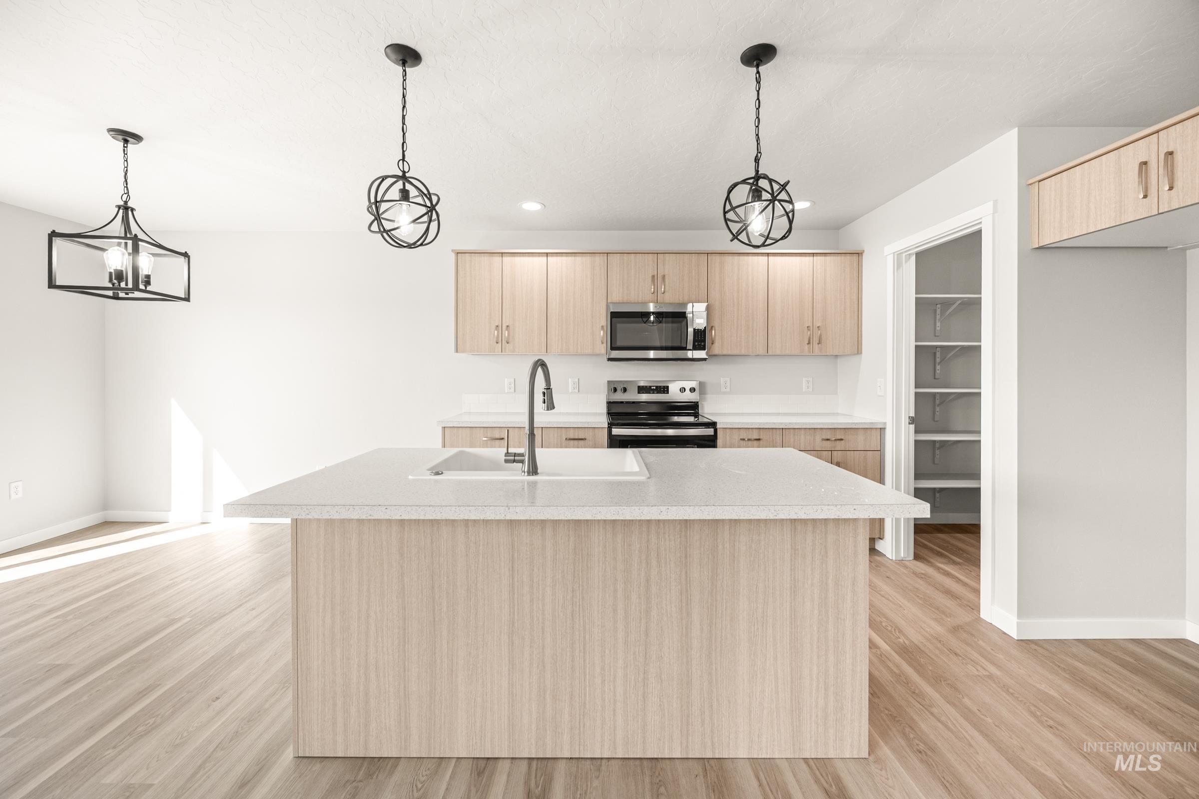 960 Thunderbolt St, Mountain Home, Idaho 83647, 3 Bedrooms, 2.5 Bathrooms, Residential For Sale, Price $399,990, 98981844