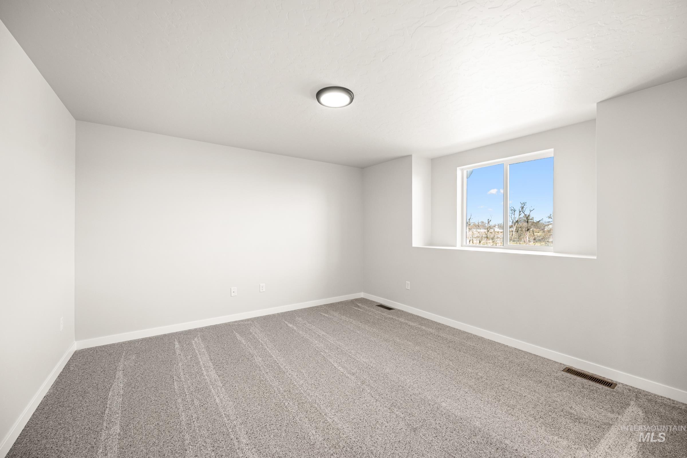 960 Thunderbolt St, Mountain Home, Idaho 83647, 3 Bedrooms, 2.5 Bathrooms, Residential For Sale, Price $399,990, 98981844