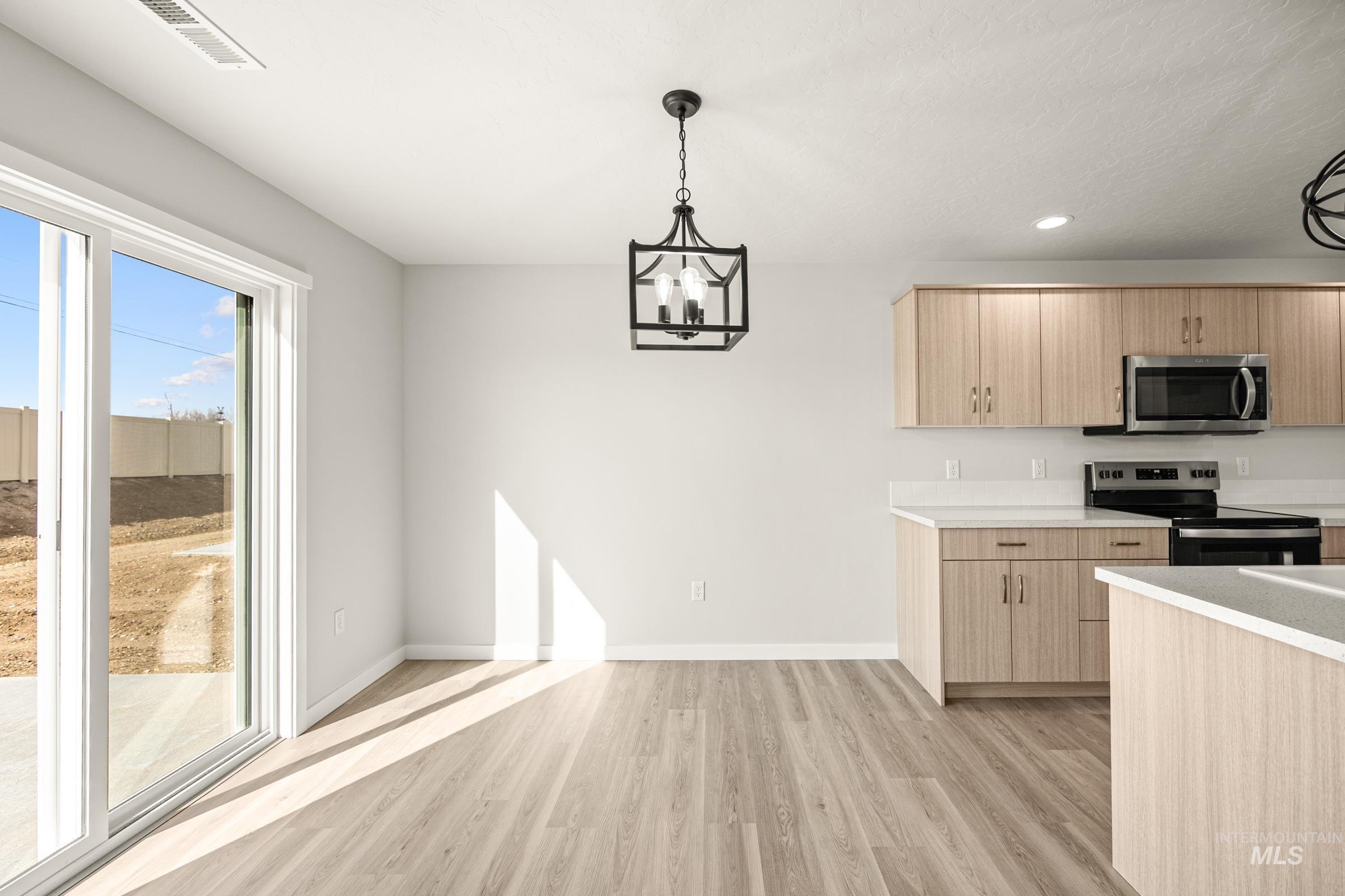 960 Thunderbolt St, Mountain Home, Idaho 83647, 3 Bedrooms, 2.5 Bathrooms, Residential For Sale, Price $399,990, 98981844