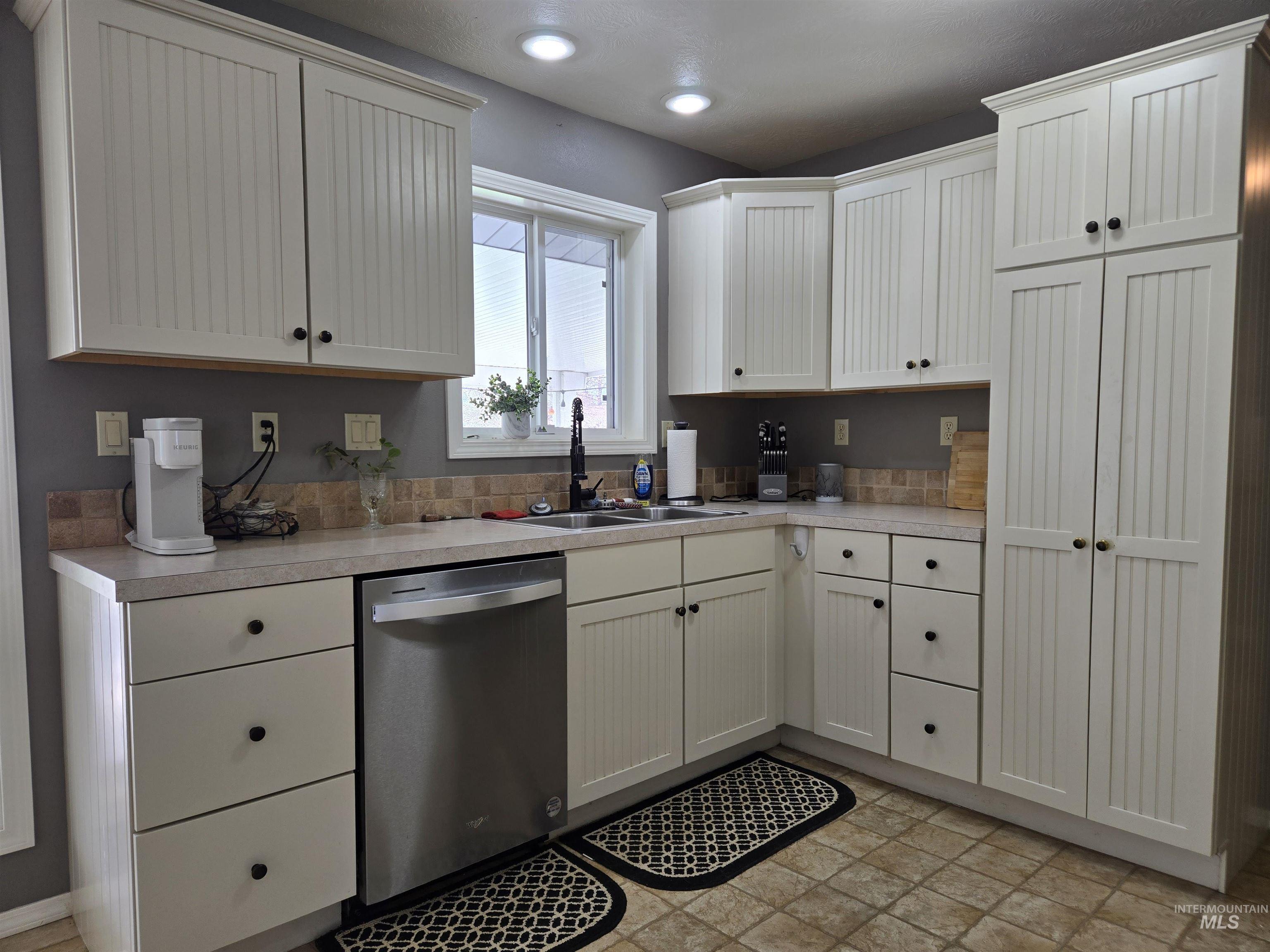 1932 NW 4th Ave, Ontario, Oregon 97914, 4 Bedrooms, 3 Bathrooms, Residential For Sale, Price $525,000, 98981845