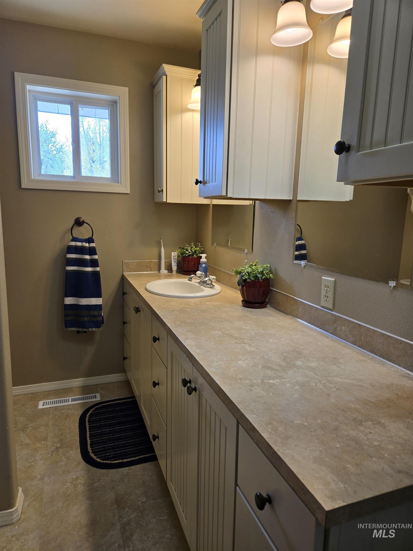 1932 NW 4th Ave, Ontario, Oregon 97914, 4 Bedrooms, 3 Bathrooms, Residential For Sale, Price $525,000, 98981845