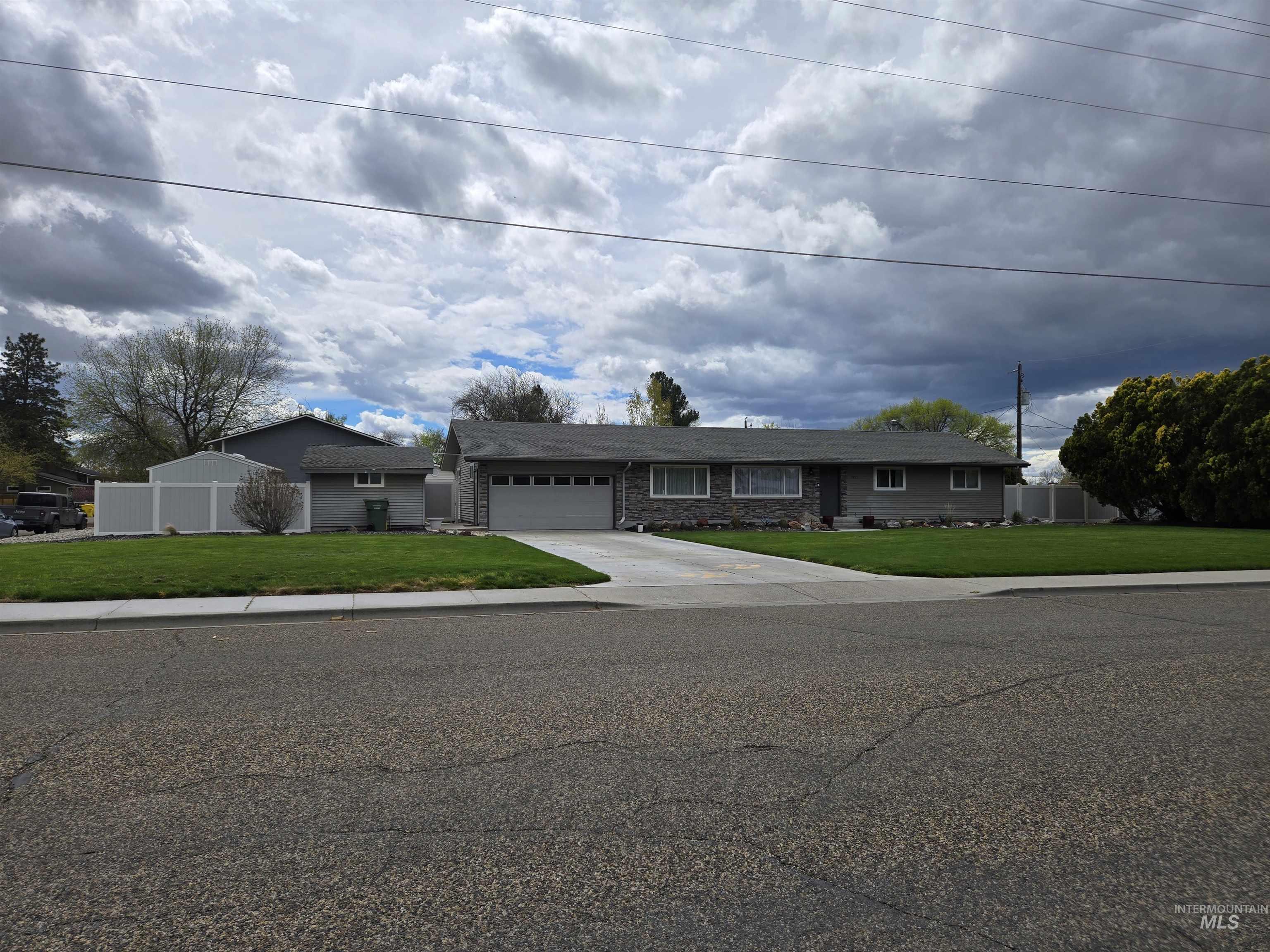 1932 NW 4th Ave, Ontario, Oregon 97914, 4 Bedrooms, 3 Bathrooms, Residential For Sale, Price $525,000, 98981845