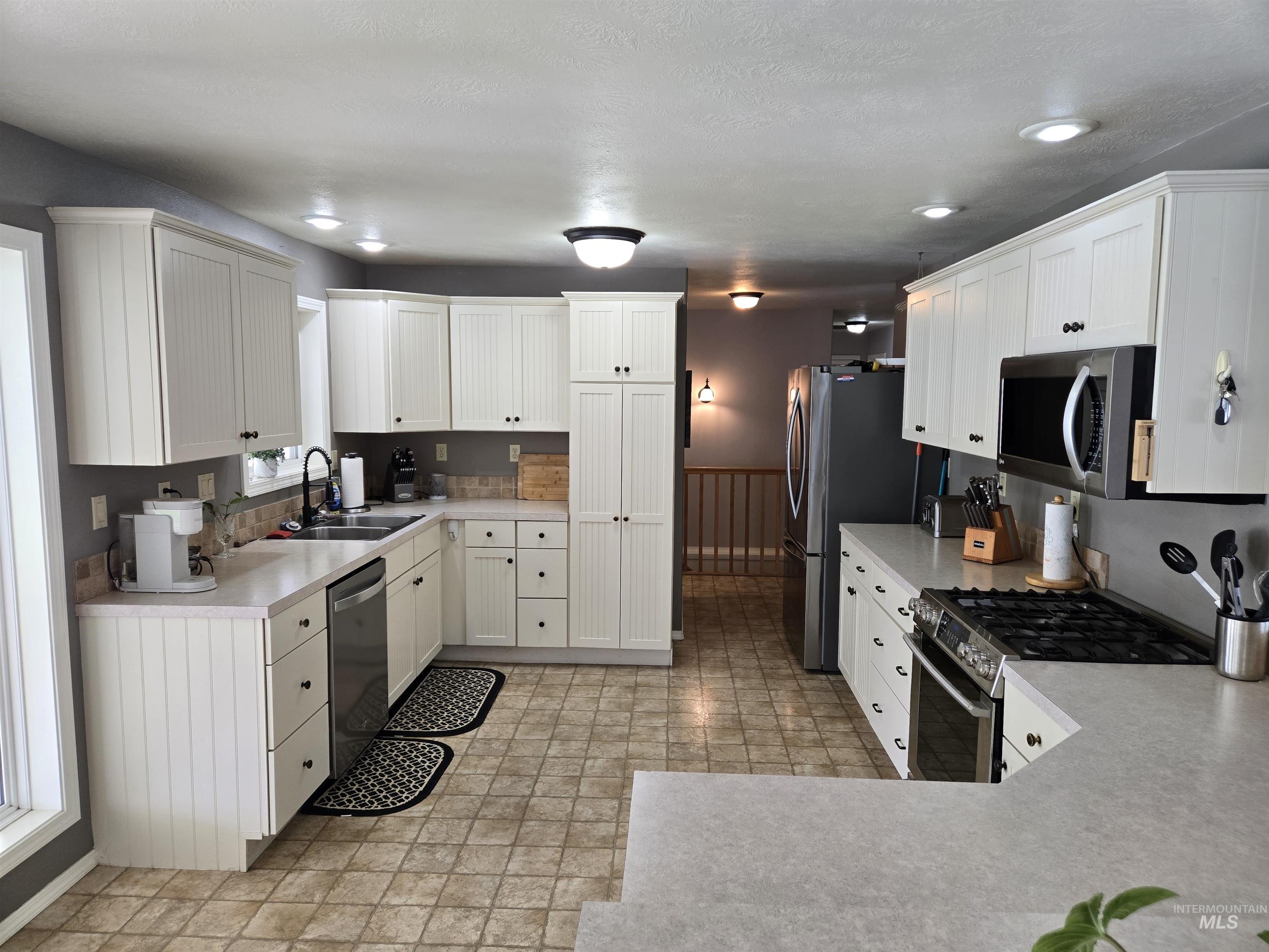 1932 NW 4th Ave, Ontario, Oregon 97914, 4 Bedrooms, 3 Bathrooms, Residential For Sale, Price $525,000, 98981845