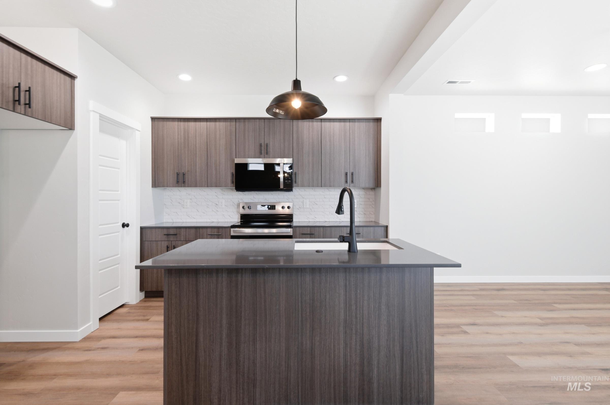 6700 W Redwood Creek Dr, Meridian, Idaho 83646, 3 Bedrooms, 2.5 Bathrooms, Residential For Sale, Price $463,990, 98981848