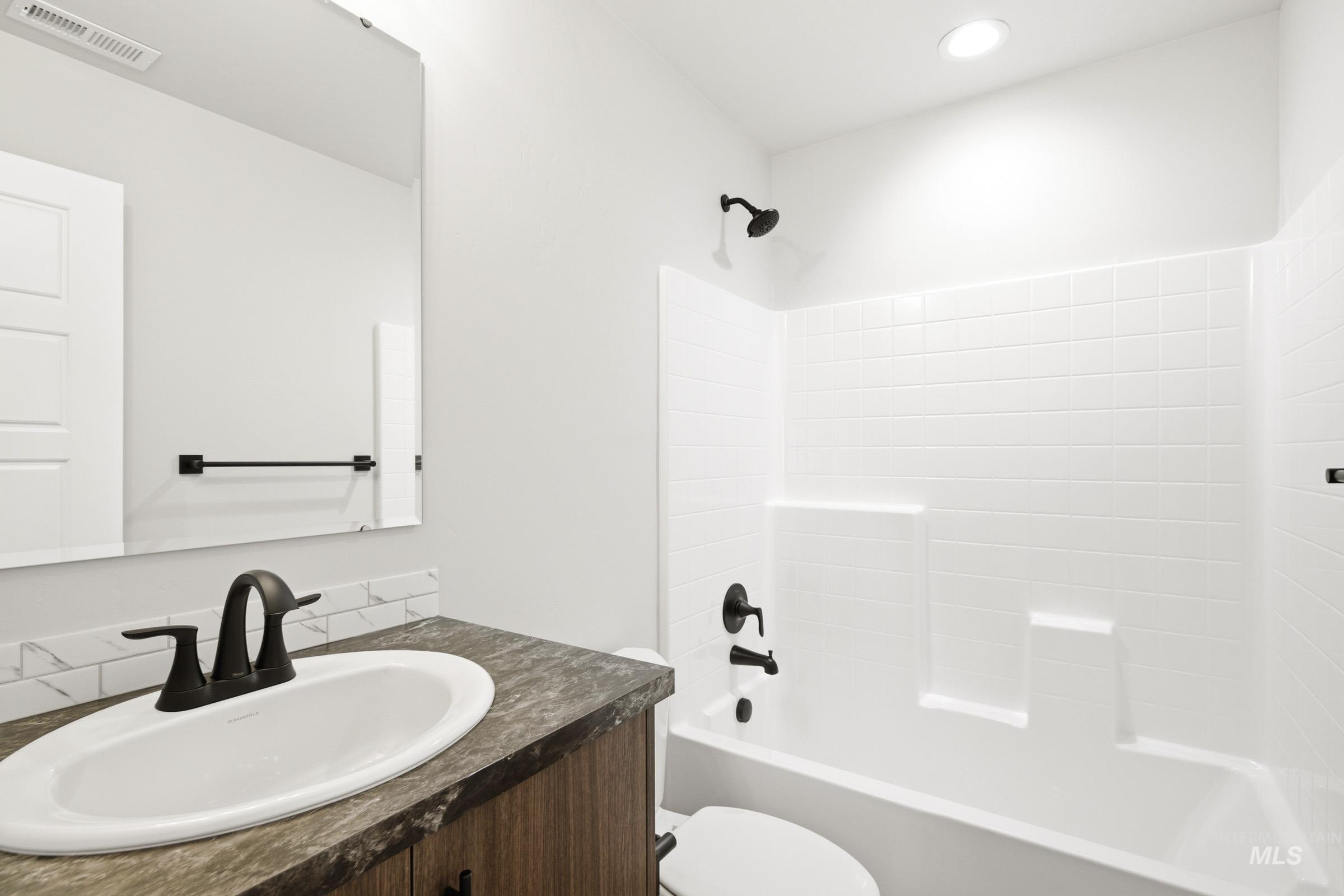 6700 W Redwood Creek Dr, Meridian, Idaho 83646, 3 Bedrooms, 2.5 Bathrooms, Residential For Sale, Price $463,990, 98981848