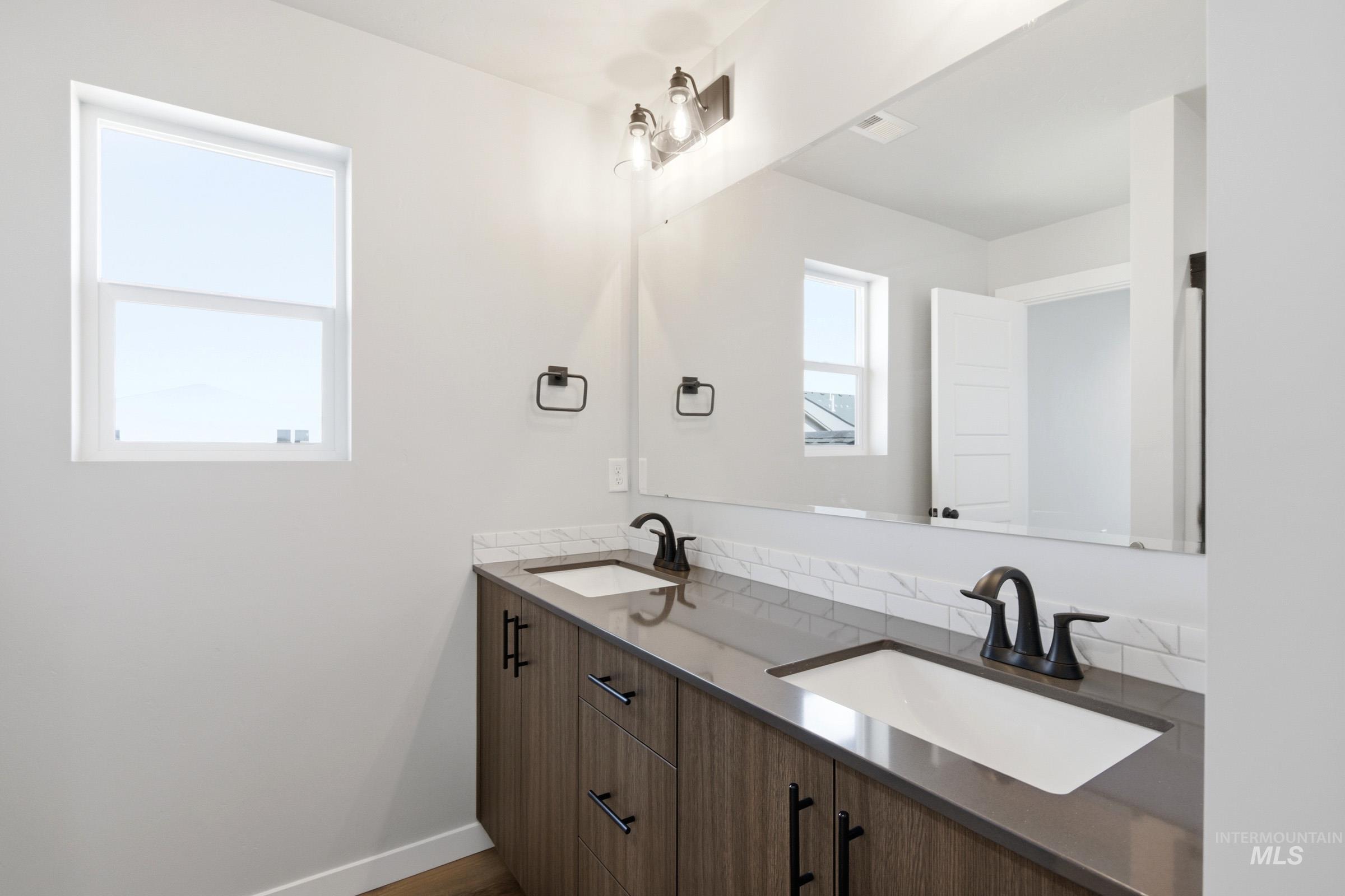 6700 W Redwood Creek Dr, Meridian, Idaho 83646, 3 Bedrooms, 2.5 Bathrooms, Residential For Sale, Price $463,990, 98981848