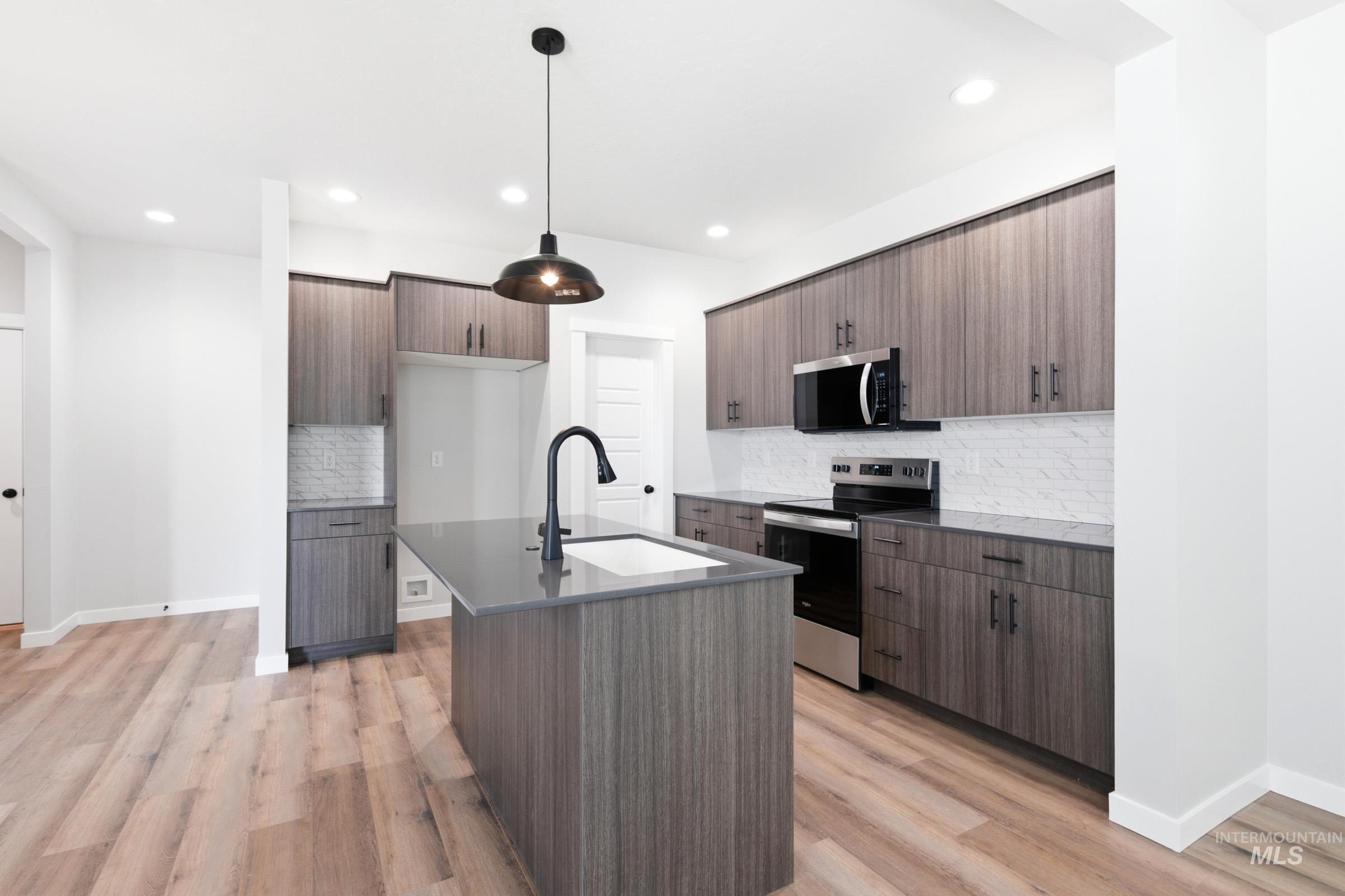 6700 W Redwood Creek Dr, Meridian, Idaho 83646, 3 Bedrooms, 2.5 Bathrooms, Residential For Sale, Price $463,990, 98981848