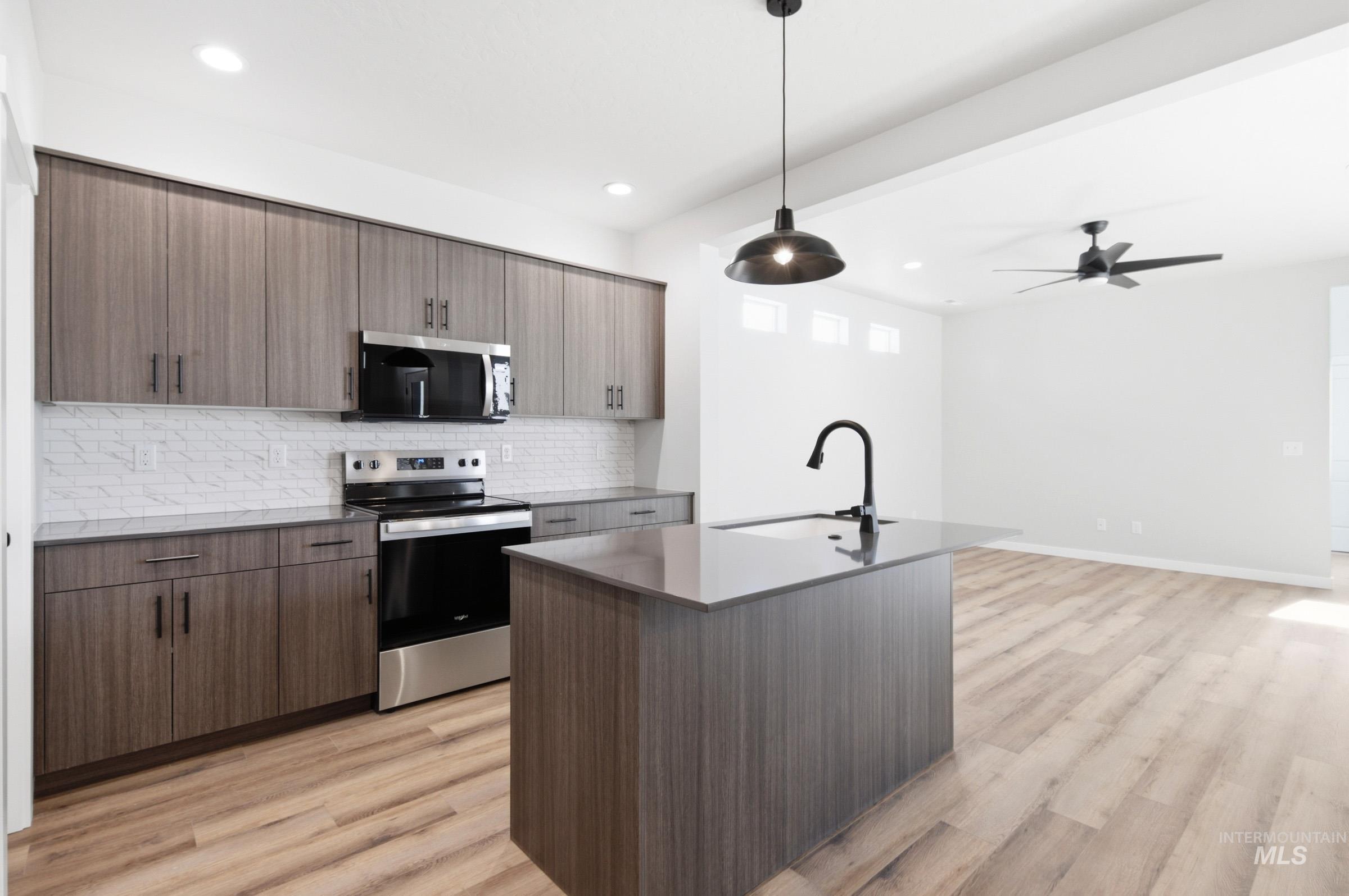 6700 W Redwood Creek Dr, Meridian, Idaho 83646, 3 Bedrooms, 2.5 Bathrooms, Residential For Sale, Price $463,990, 98981848