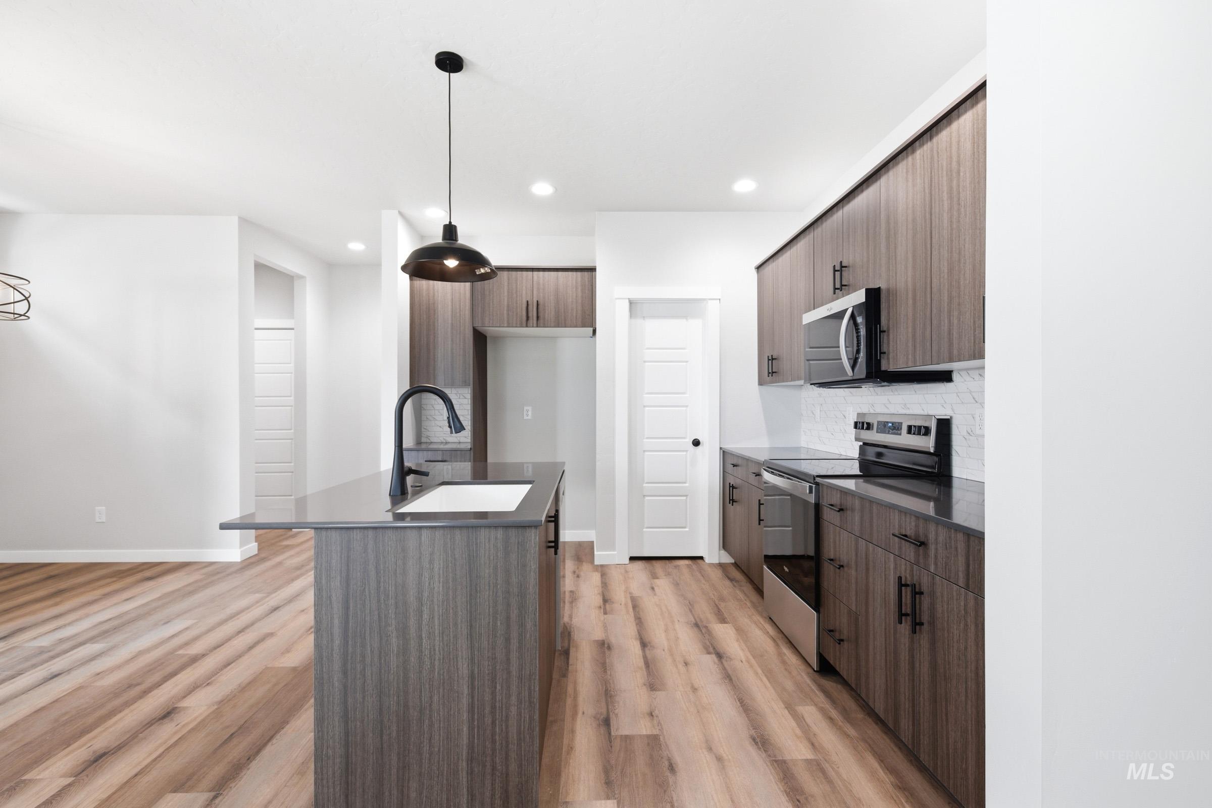 6700 W Redwood Creek Dr, Meridian, Idaho 83646, 3 Bedrooms, 2.5 Bathrooms, Residential For Sale, Price $463,990, 98981848