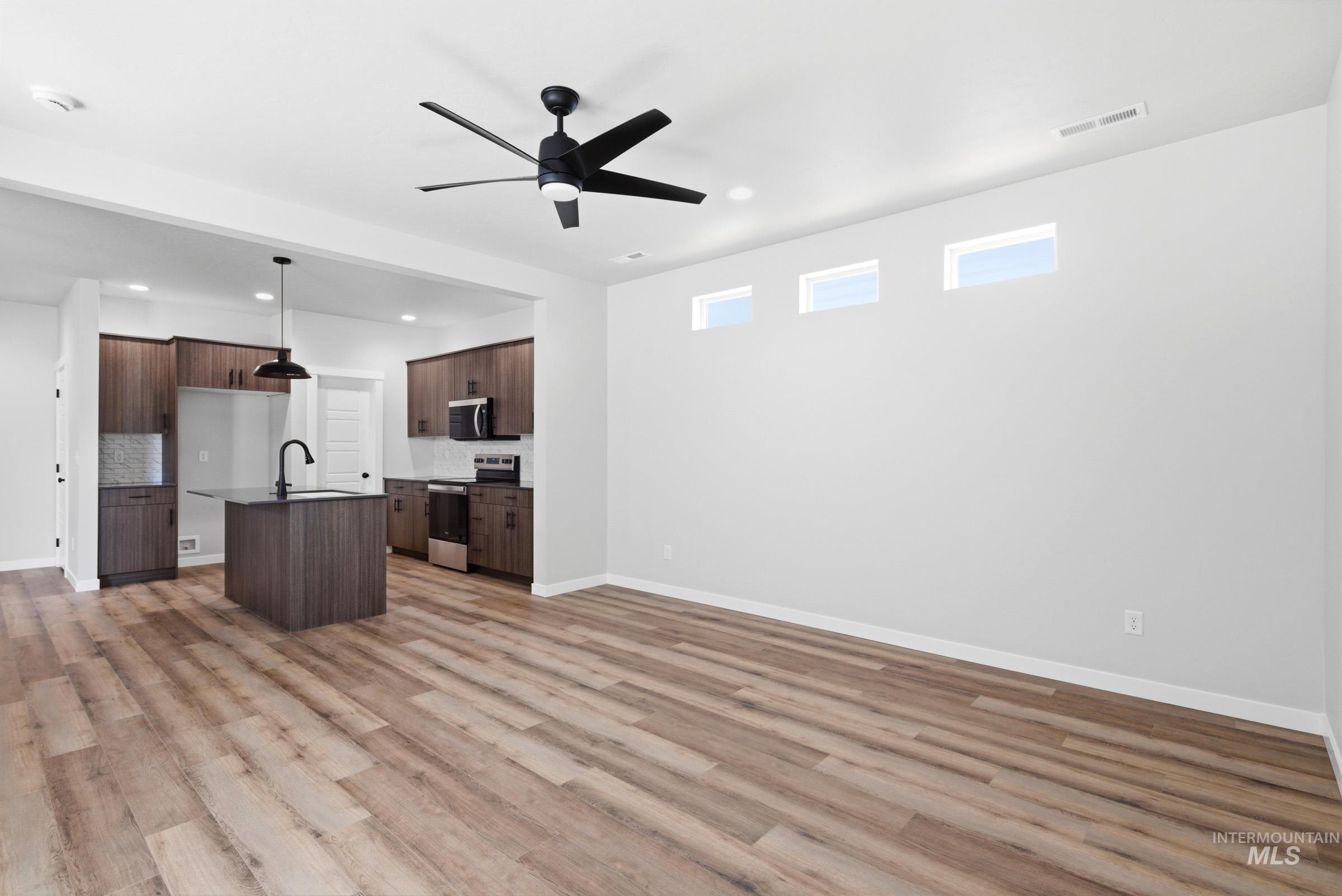 6700 W Redwood Creek Dr, Meridian, Idaho 83646, 3 Bedrooms, 2.5 Bathrooms, Residential For Sale, Price $463,990, 98981848