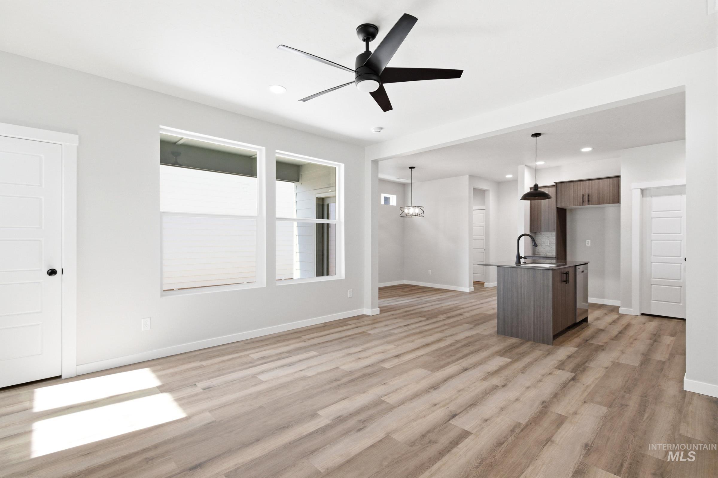 6700 W Redwood Creek Dr, Meridian, Idaho 83646, 3 Bedrooms, 2.5 Bathrooms, Residential For Sale, Price $463,990, 98981848