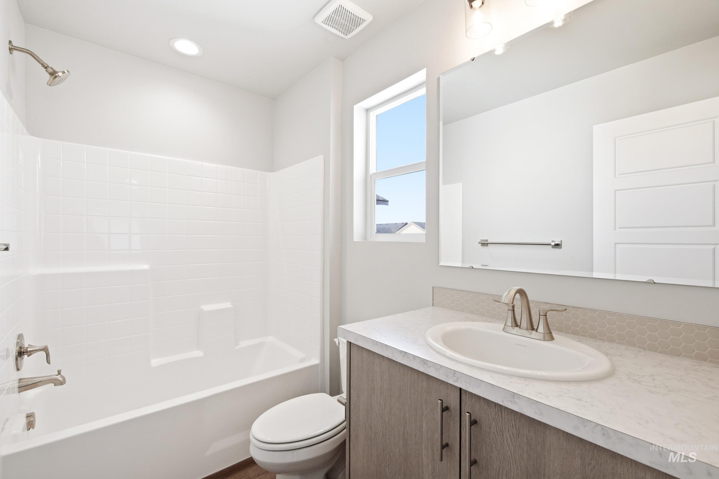 6674 W Redwood Creek Dr, Meridian, Idaho 83646, 3 Bedrooms, 2.5 Bathrooms, Residential For Sale, Price $470,990, 98981849