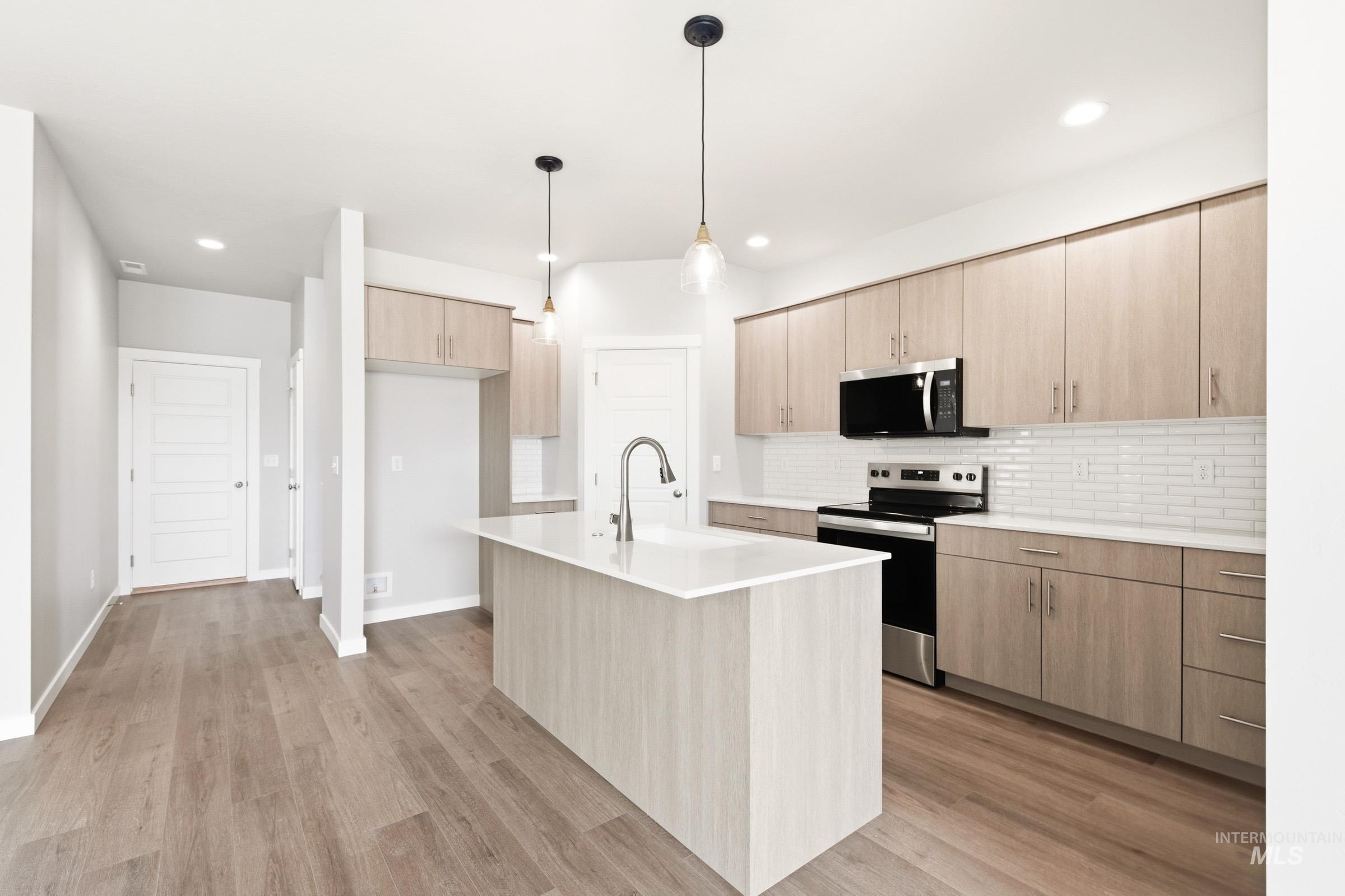 6674 W Redwood Creek Dr, Meridian, Idaho 83646, 3 Bedrooms, 2.5 Bathrooms, Residential For Sale, Price $470,990, 98981849