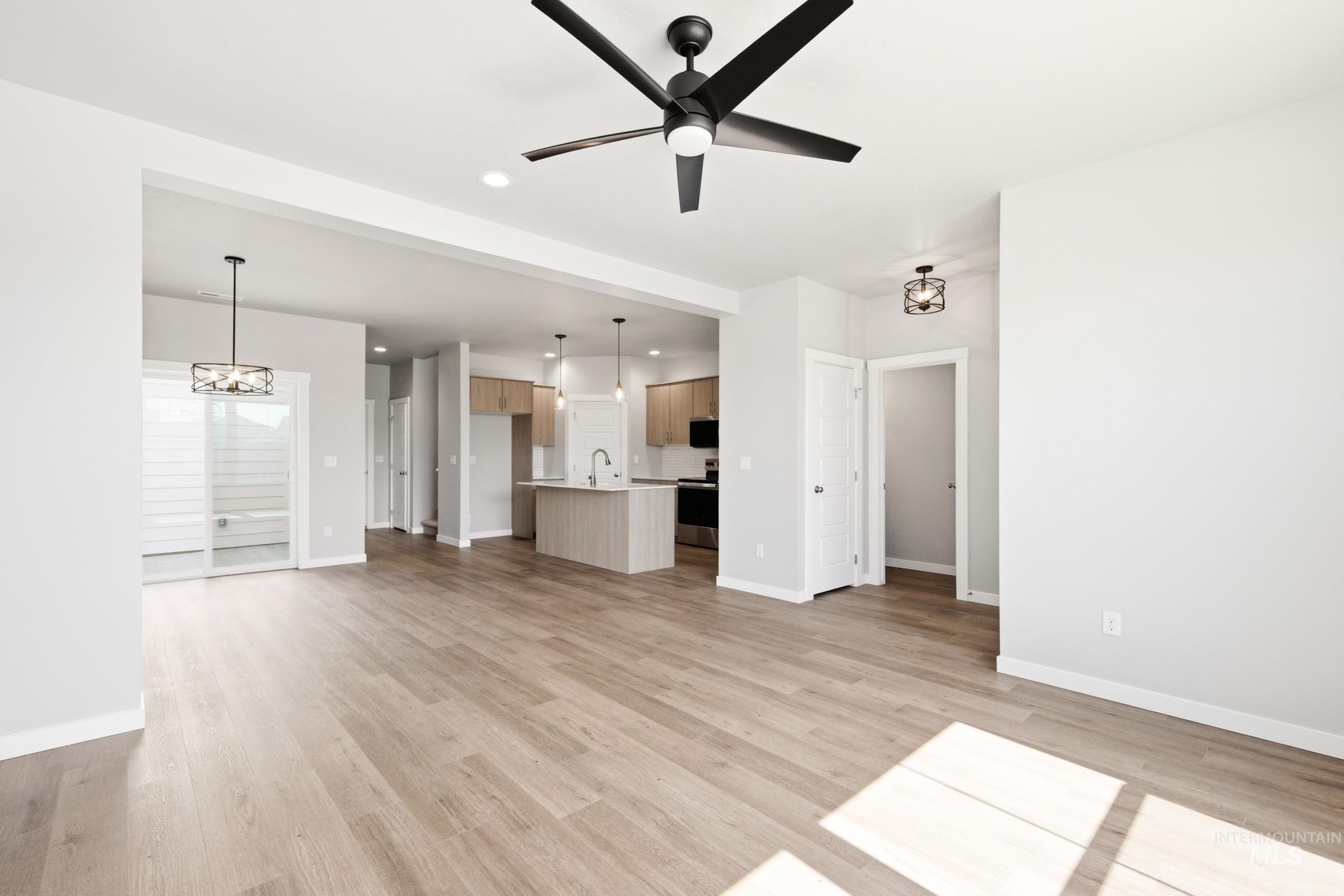 6674 W Redwood Creek Dr, Meridian, Idaho 83646, 3 Bedrooms, 2.5 Bathrooms, Residential For Sale, Price $470,990, 98981849