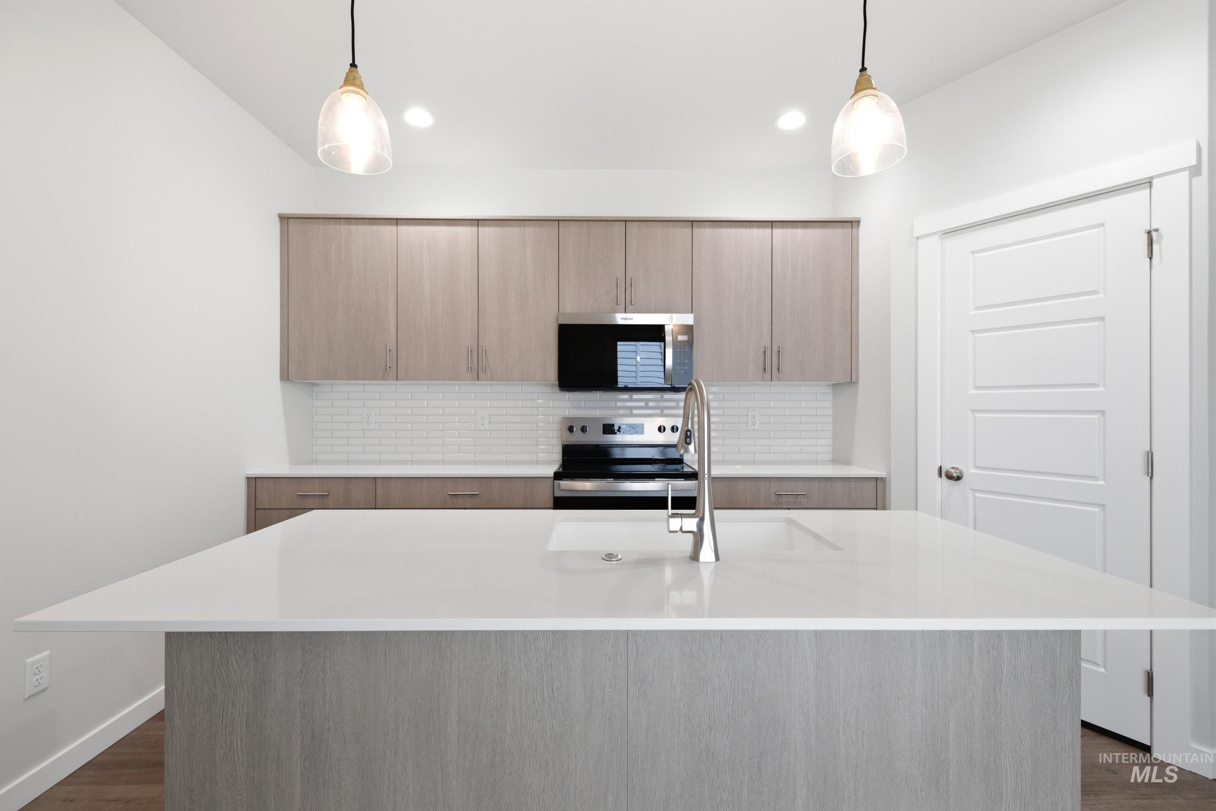 6687 W Fairy Falls Dr, Meridian, Idaho 83646, 3 Bedrooms, 2.5 Bathrooms, Residential For Sale, Price $441,990,MLS 98981850