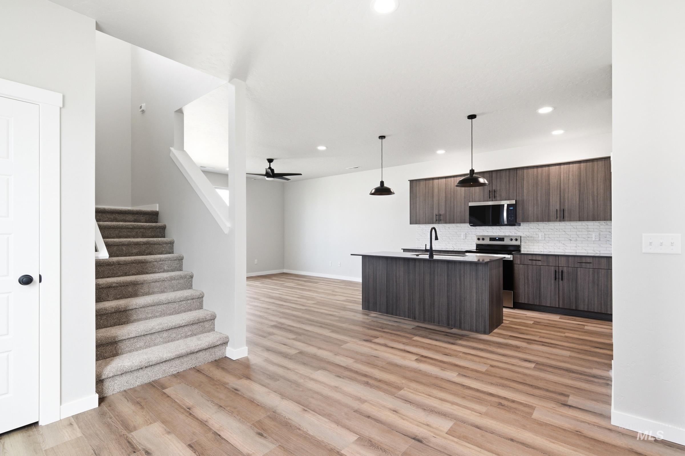 6757 W Fairy Falls Dr, Meridian, Idaho 83646, 3 Bedrooms, 2.5 Bathrooms, Residential For Sale, Price $459,990,MLS 98981851