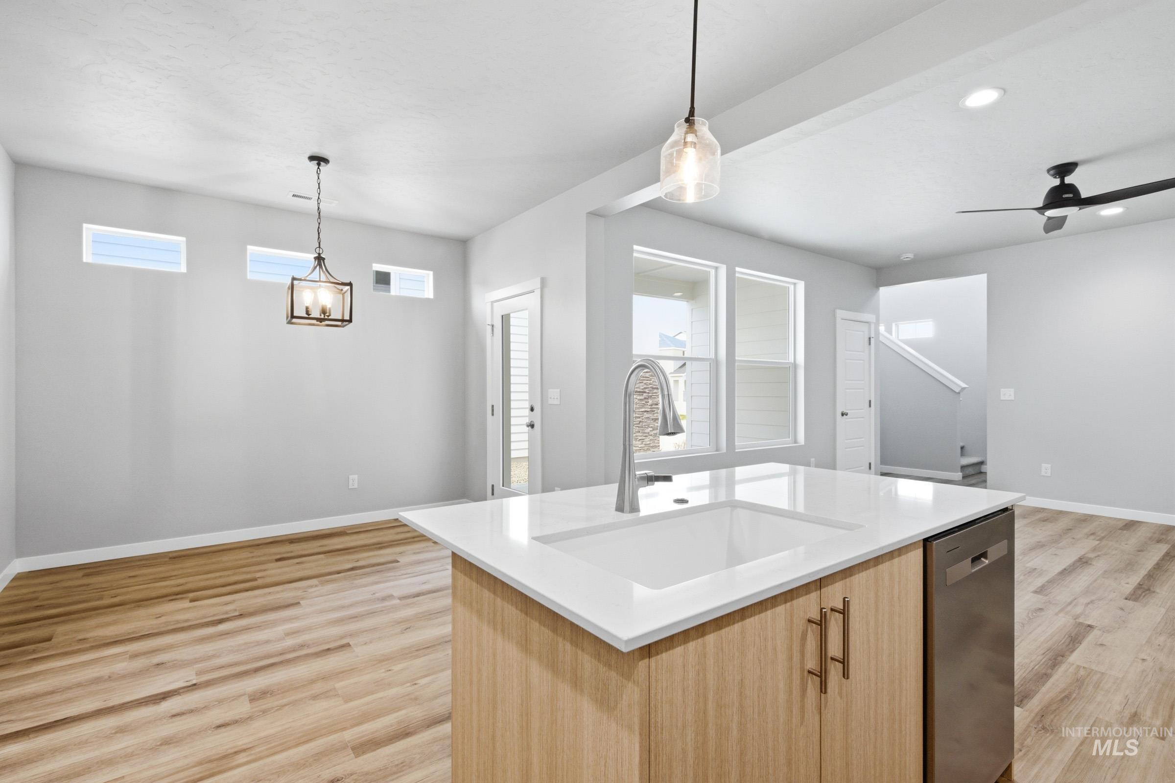 6707 W Fairy Falls Dr, Meridian, Idaho 83646, 3 Bedrooms, 2.5 Bathrooms, Residential For Sale, Price $464,990,MLS 98981852