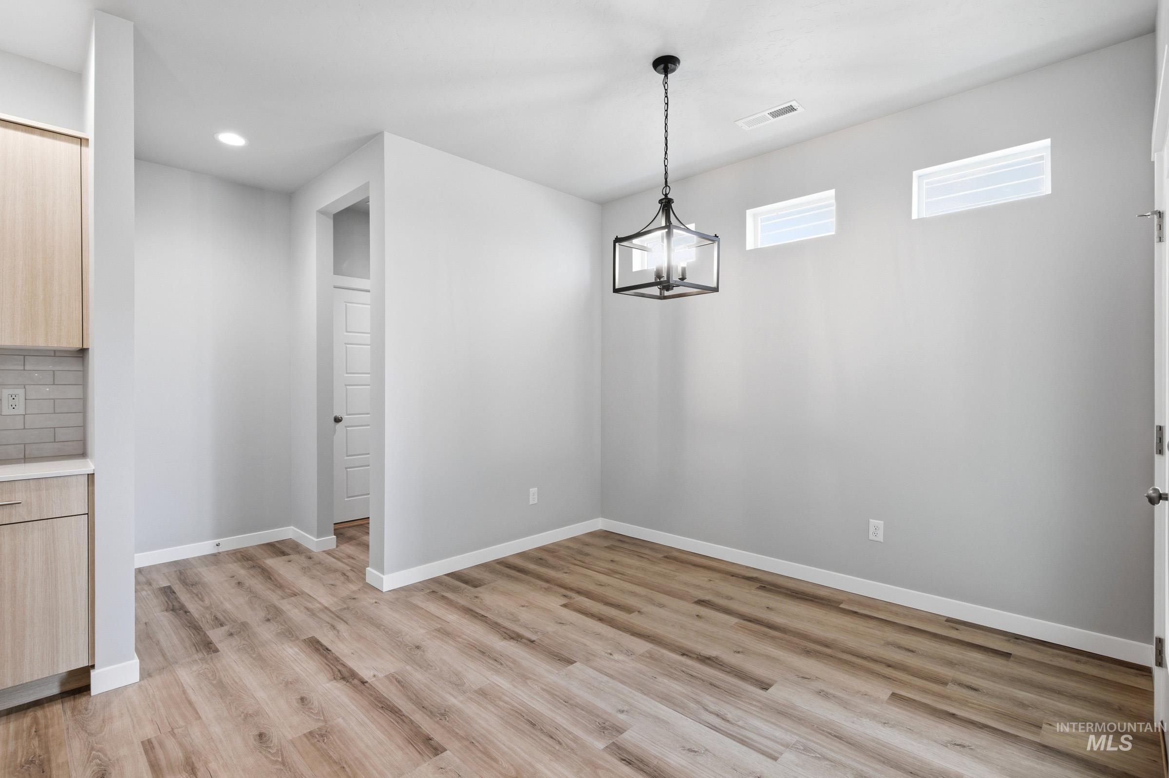 6707 W Fairy Falls Dr, Meridian, Idaho 83646, 3 Bedrooms, 2.5 Bathrooms, Residential For Sale, Price $464,990,MLS 98981852