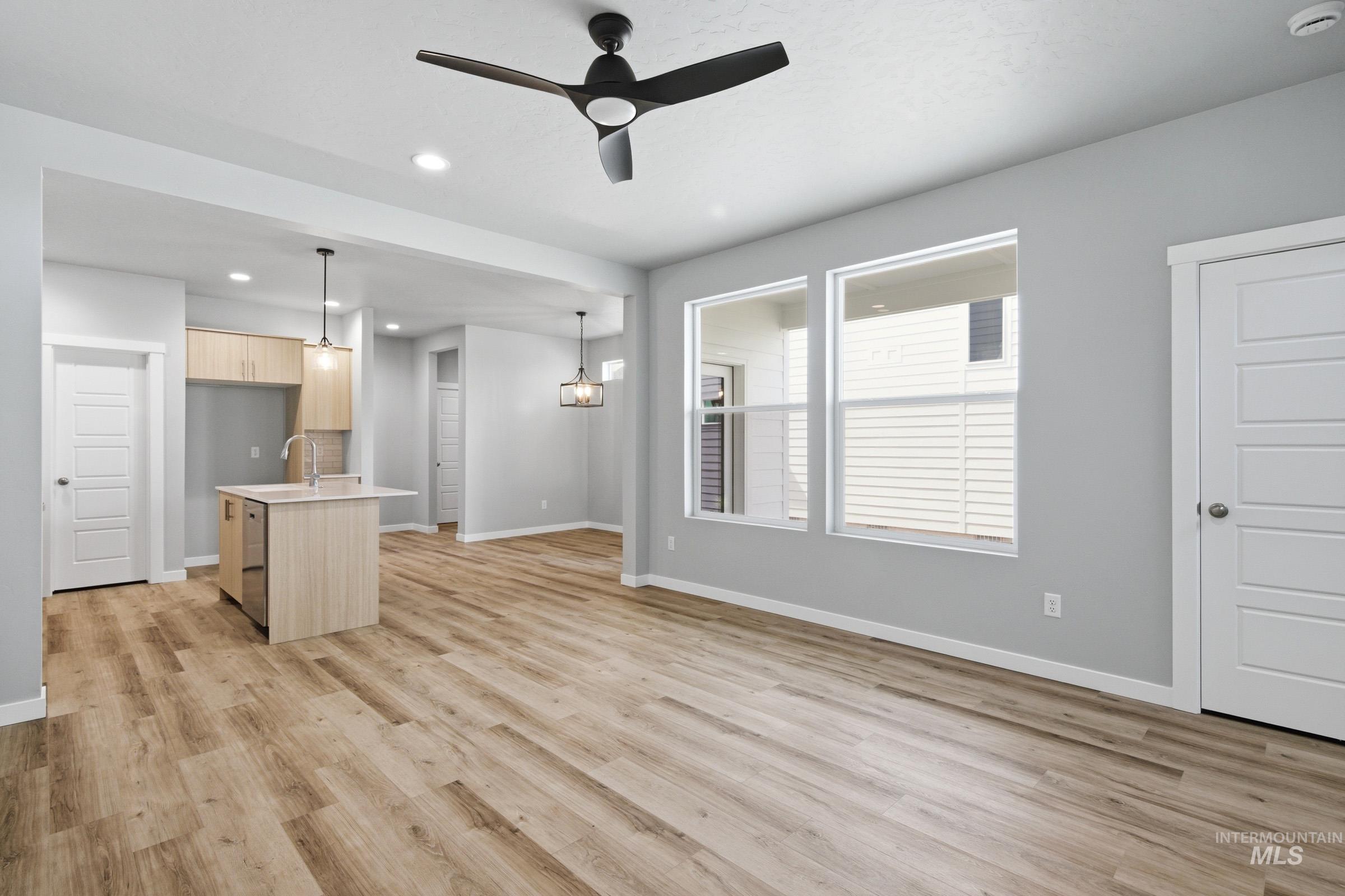 6707 W Fairy Falls Dr, Meridian, Idaho 83646, 3 Bedrooms, 2.5 Bathrooms, Residential For Sale, Price $464,990,MLS 98981852