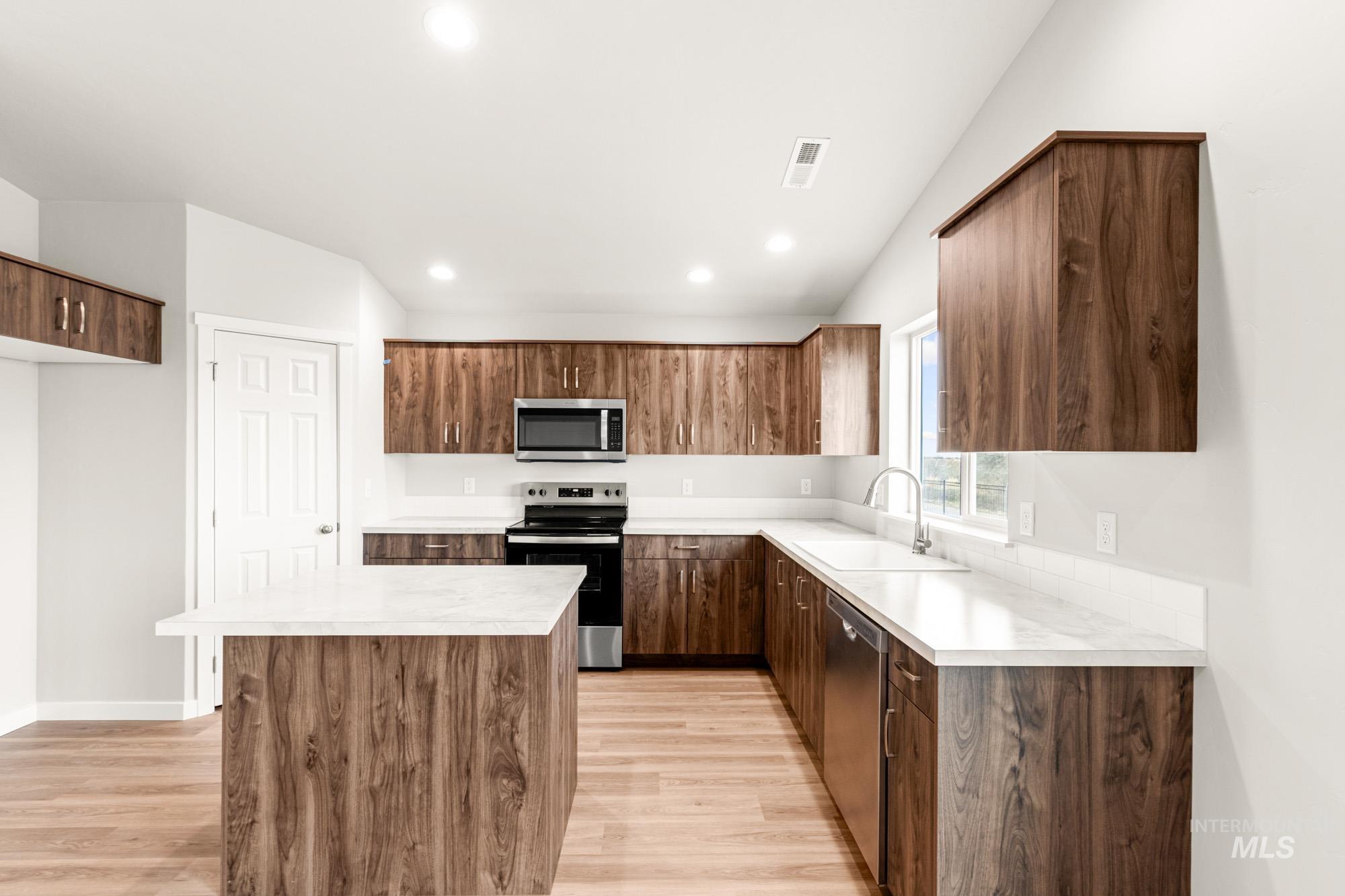 7104 E Marble Springs Dr, Nampa, Idaho 83687, 4 Bedrooms, 2 Bathrooms, Residential For Sale, Price $449,990, 98981862