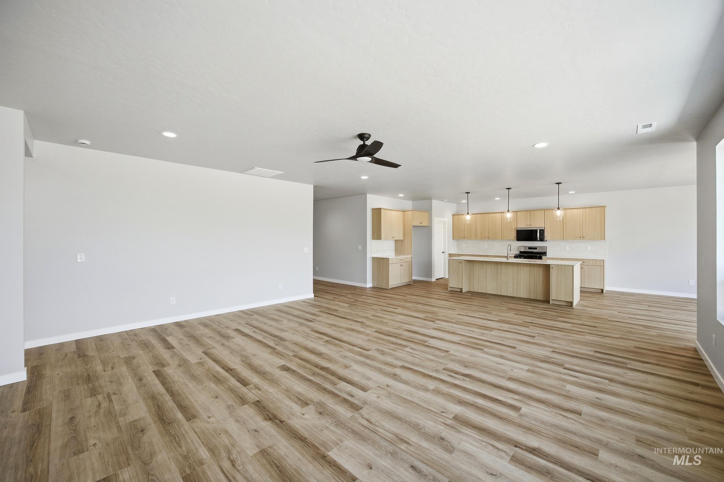 1038 W Cub River Dr, Meridian, Idaho 83642, 4 Bedrooms, 2.5 Bathrooms, Residential For Sale, Price $615,990, 98981871