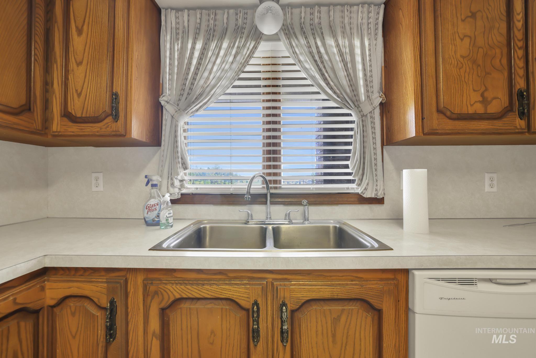 22 Horseshoe Cir, Jerome, Idaho 83338-5984, 3 Bedrooms, 2 Bathrooms, Residential For Sale, Price $600,000, 98981894