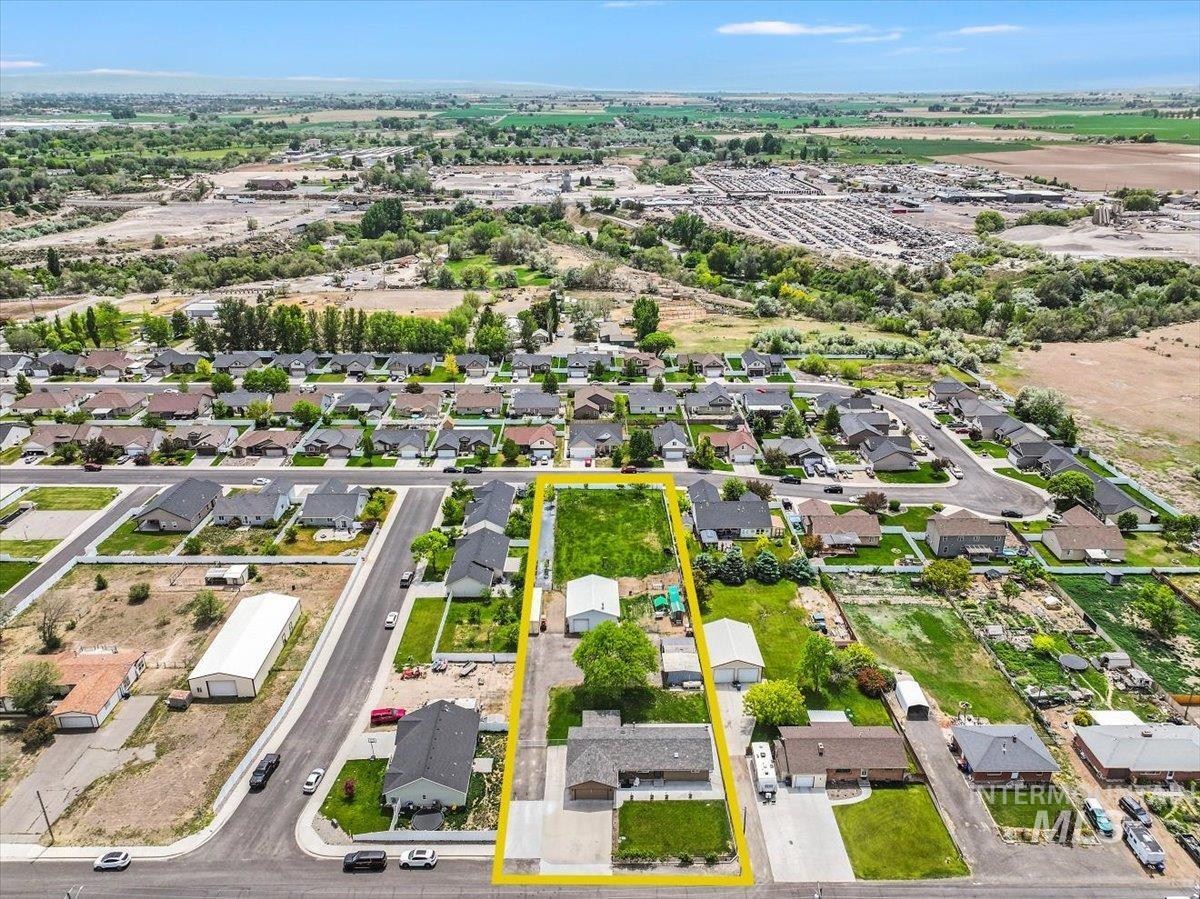 1011 Filer Ave W, Twin Falls, Idaho 83301, 3 Bedrooms, 3 Bathrooms, Residential For Sale, Price $650,000,MLS 98981896