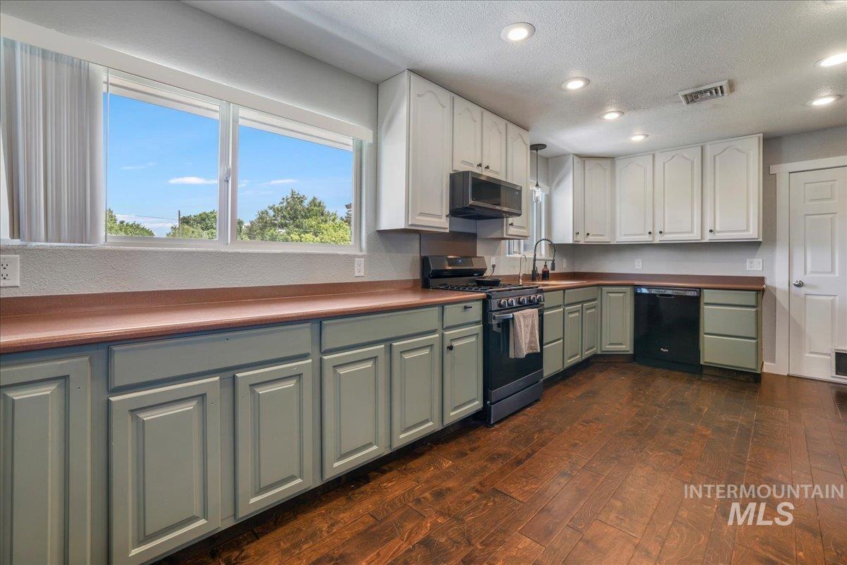 1011 Filer Ave W, Twin Falls, Idaho 83301, 3 Bedrooms, 3 Bathrooms, Residential For Sale, Price $650,000,MLS 98981896