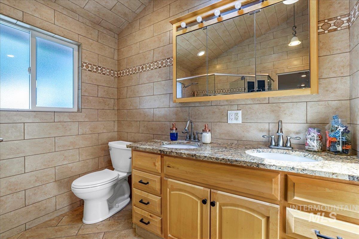 1011 Filer Ave W, Twin Falls, Idaho 83301, 3 Bedrooms, 3 Bathrooms, Residential For Sale, Price $650,000,MLS 98981896