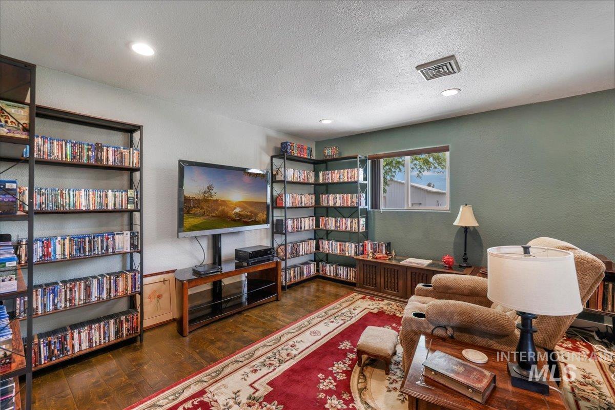 1011 Filer Ave W, Twin Falls, Idaho 83301, 3 Bedrooms, 3 Bathrooms, Residential For Sale, Price $650,000,MLS 98981896