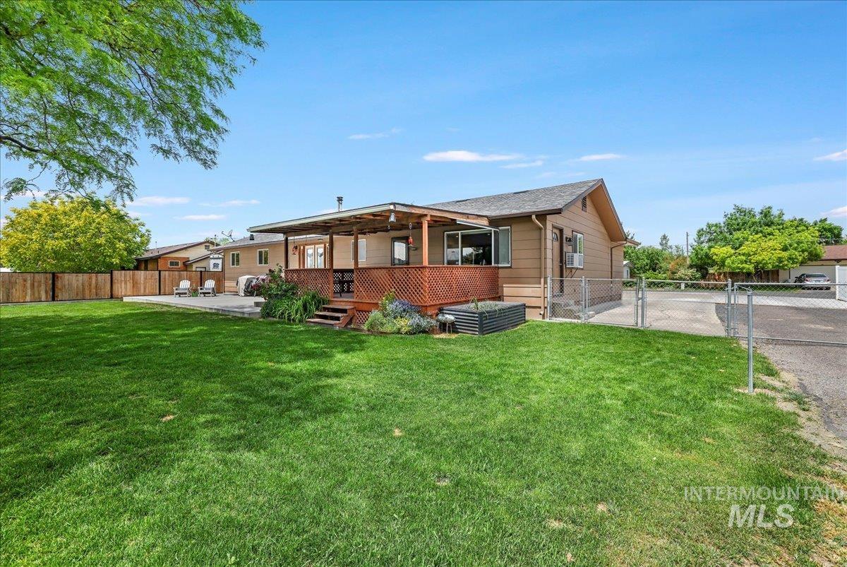 1011 Filer Ave W, Twin Falls, Idaho 83301, 3 Bedrooms, 3 Bathrooms, Residential For Sale, Price $650,000,MLS 98981896