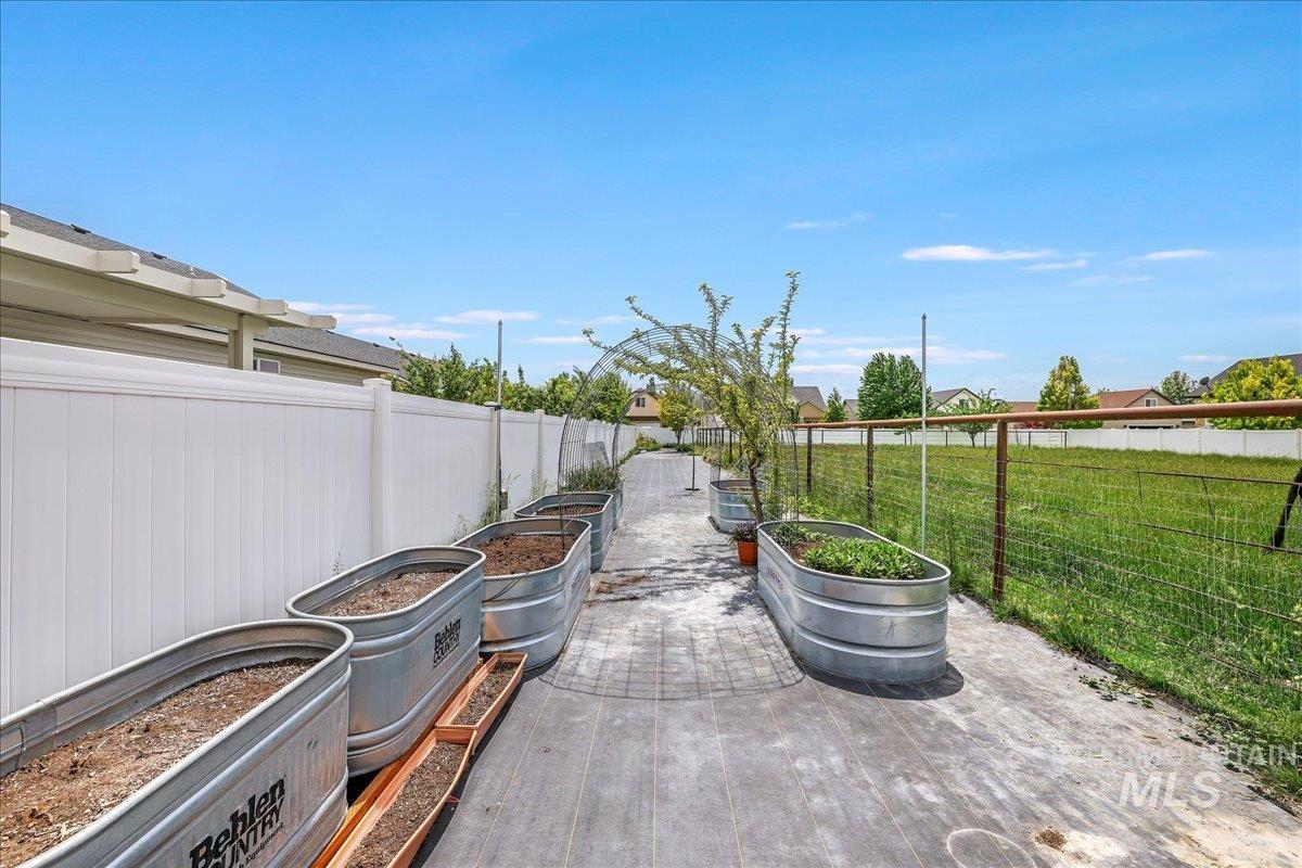 1011 Filer Ave W, Twin Falls, Idaho 83301, 3 Bedrooms, 3 Bathrooms, Residential For Sale, Price $650,000,MLS 98981896