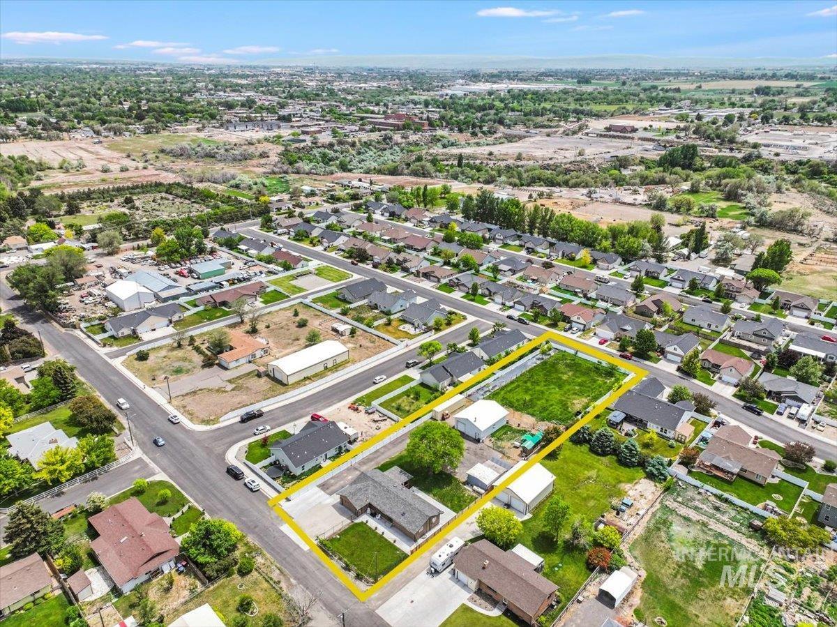 1011 Filer Ave W, Twin Falls, Idaho 83301, 3 Bedrooms, 3 Bathrooms, Residential For Sale, Price $650,000,MLS 98981896