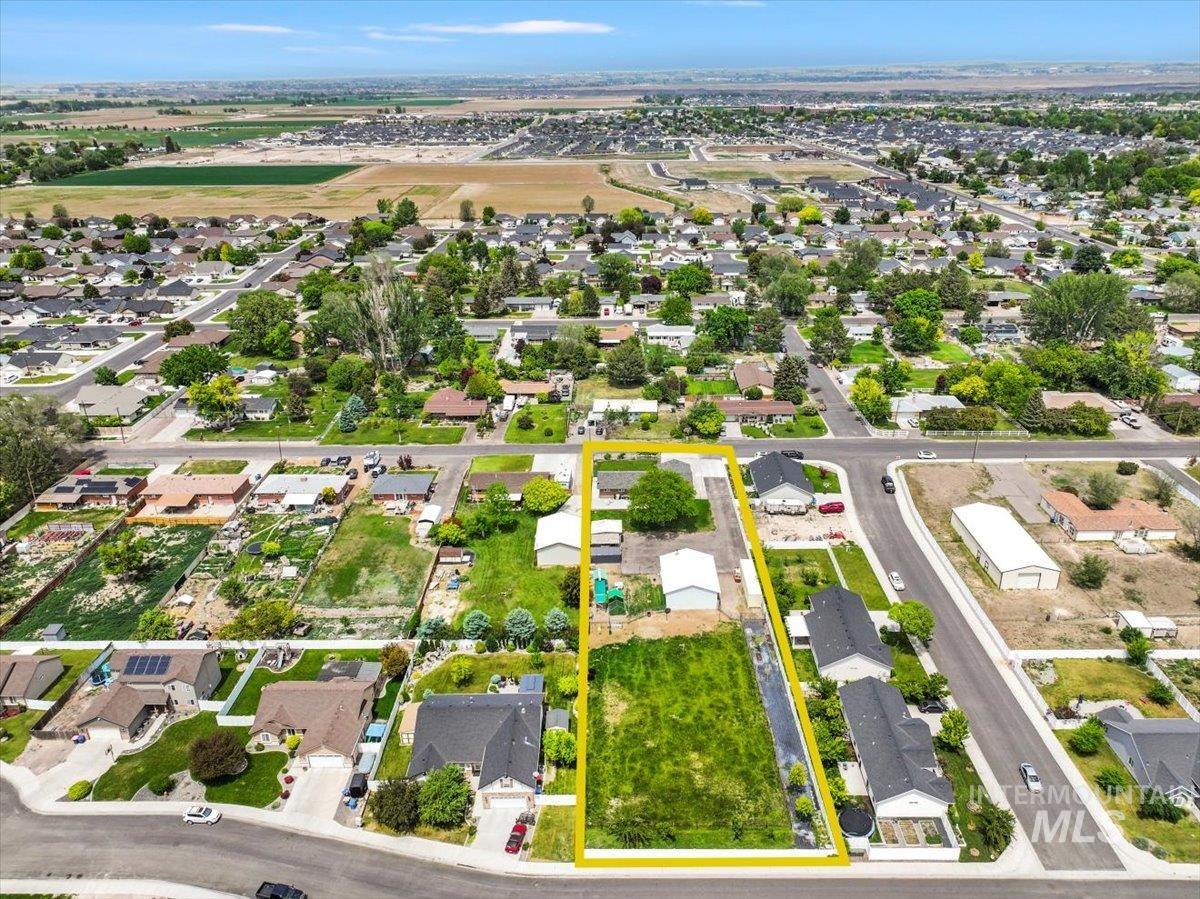 1011 Filer Ave W, Twin Falls, Idaho 83301, 3 Bedrooms, 3 Bathrooms, Residential For Sale, Price $650,000,MLS 98981896