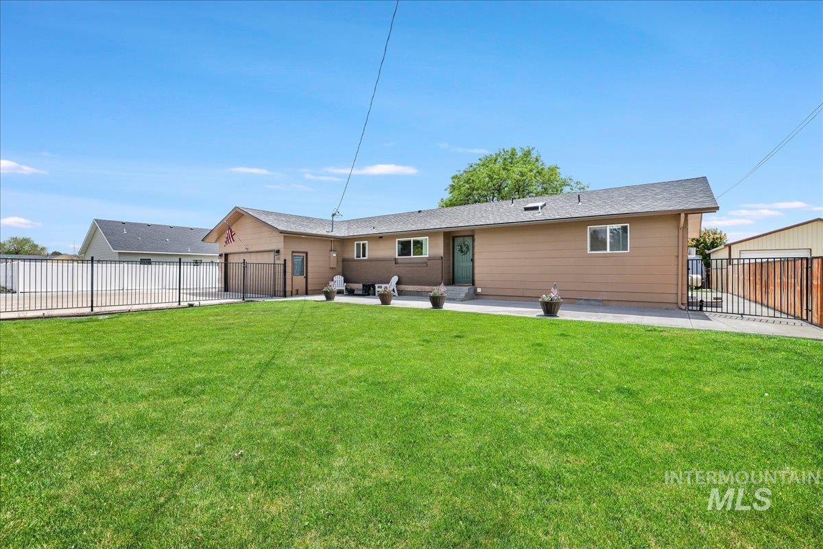 1011 Filer Ave W, Twin Falls, Idaho 83301, 3 Bedrooms, 3 Bathrooms, Residential For Sale, Price $650,000,MLS 98981896