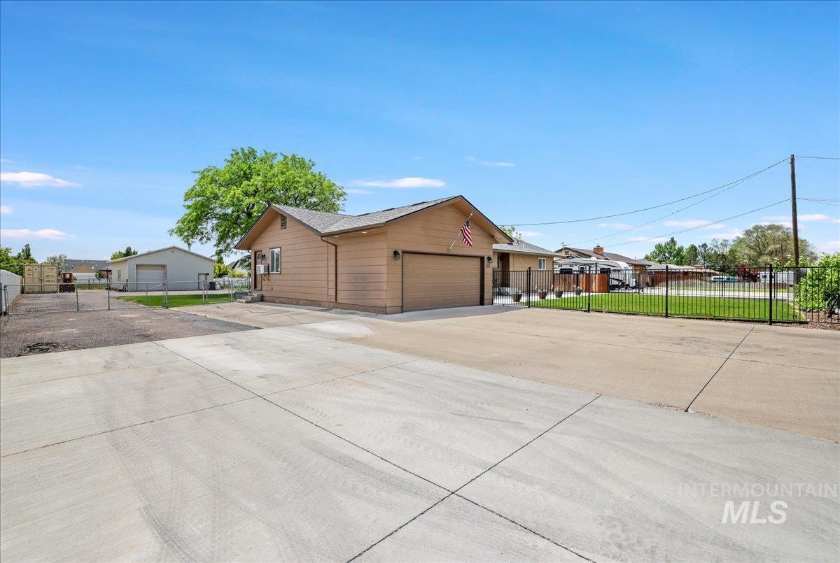 1011 Filer Ave W, Twin Falls, Idaho 83301, 3 Bedrooms, 3 Bathrooms, Residential For Sale, Price $650,000,MLS 98981896