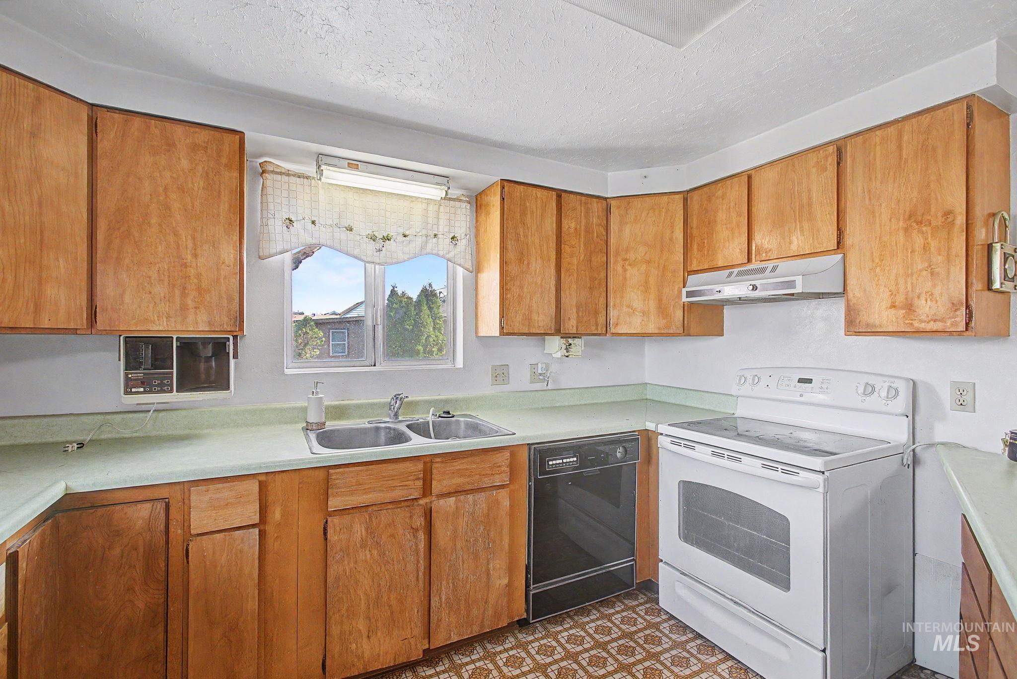 715 Bryden Avenue, Lewiston, Idaho 83501, 3 Bedrooms, 1.5 Bathrooms, Residential For Sale, Price $500,000, 98981900