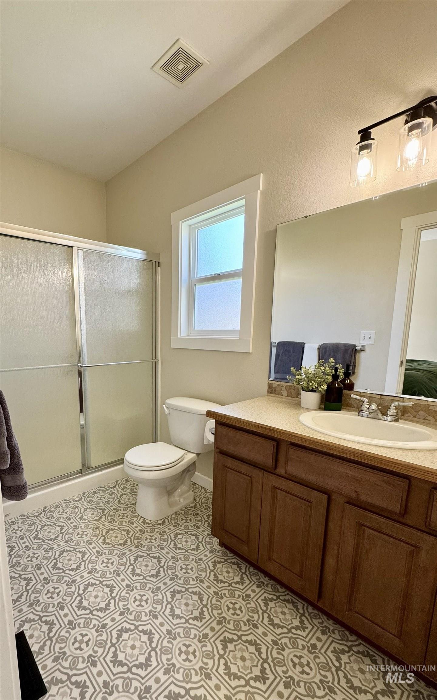 2600 N Cinnamon Pl, Meridian, Idaho 83646, 3 Bedrooms, 2 Bathrooms, Residential For Sale, Price $459,900, 98981904