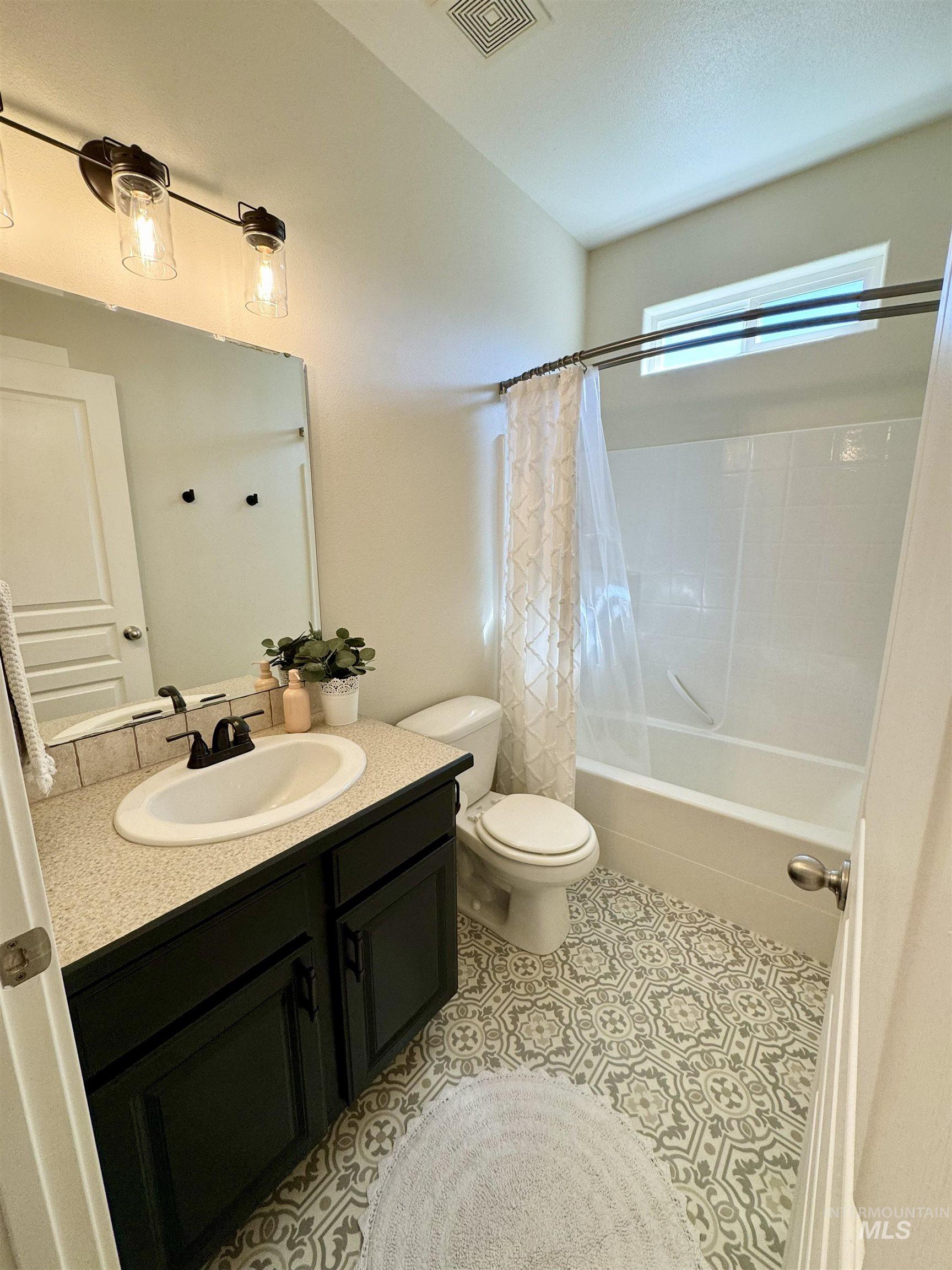 2600 N Cinnamon Pl, Meridian, Idaho 83646, 3 Bedrooms, 2 Bathrooms, Residential For Sale, Price $459,900, 98981904