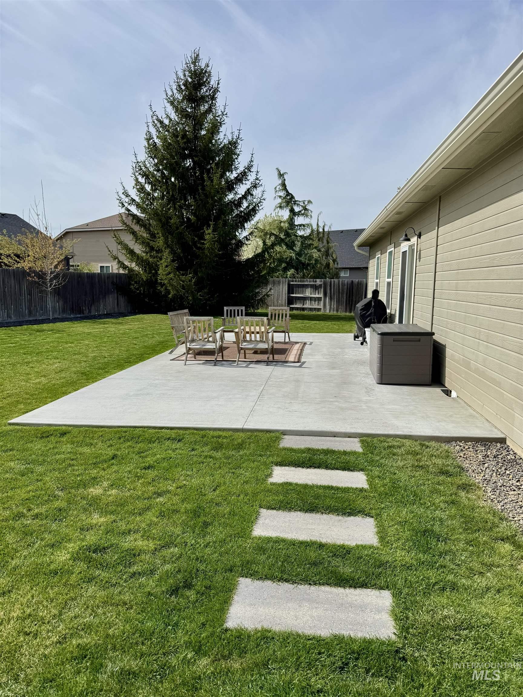 2600 N Cinnamon Pl, Meridian, Idaho 83646, 3 Bedrooms, 2 Bathrooms, Residential For Sale, Price $459,900, 98981904