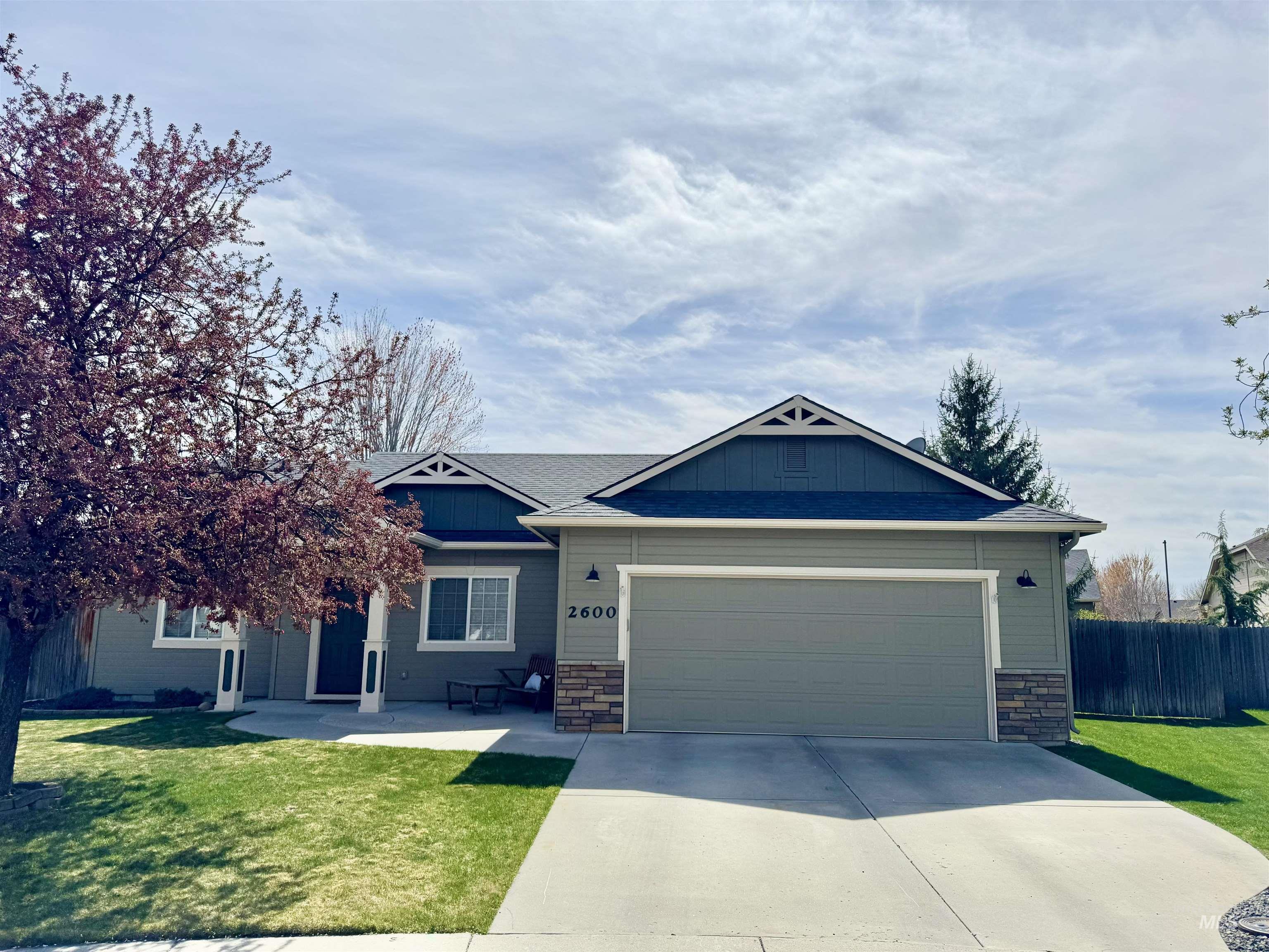 2600 N Cinnamon Pl, Meridian, Idaho 83646, 3 Bedrooms, 2 Bathrooms, Residential For Sale, Price $459,900, 98981904