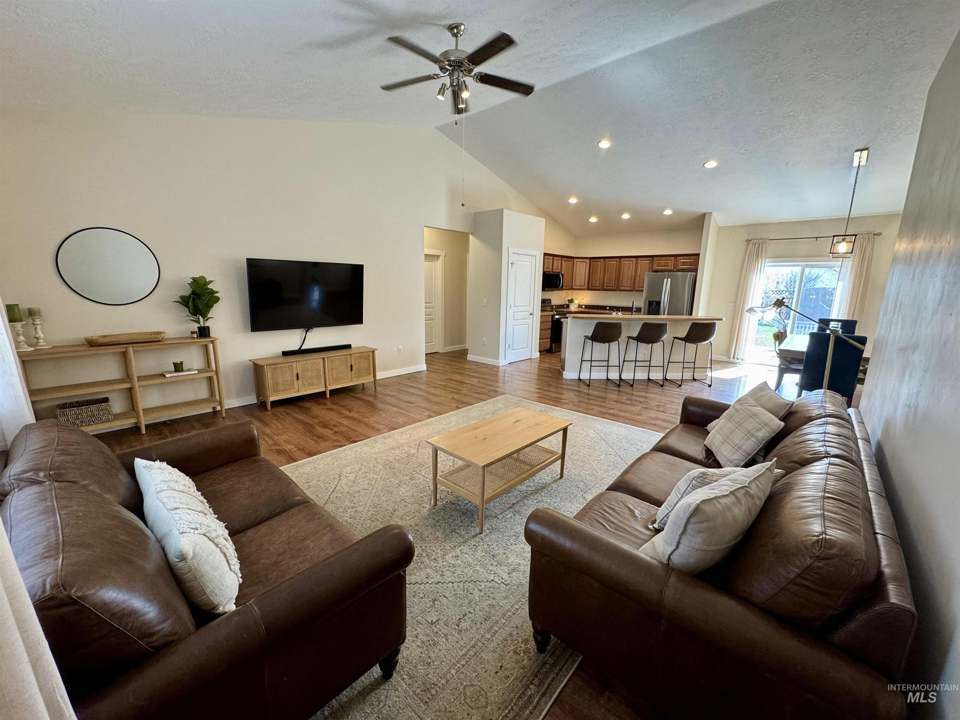 2600 N Cinnamon Pl, Meridian, Idaho 83646, 3 Bedrooms, 2 Bathrooms, Residential For Sale, Price $459,900, 98981904