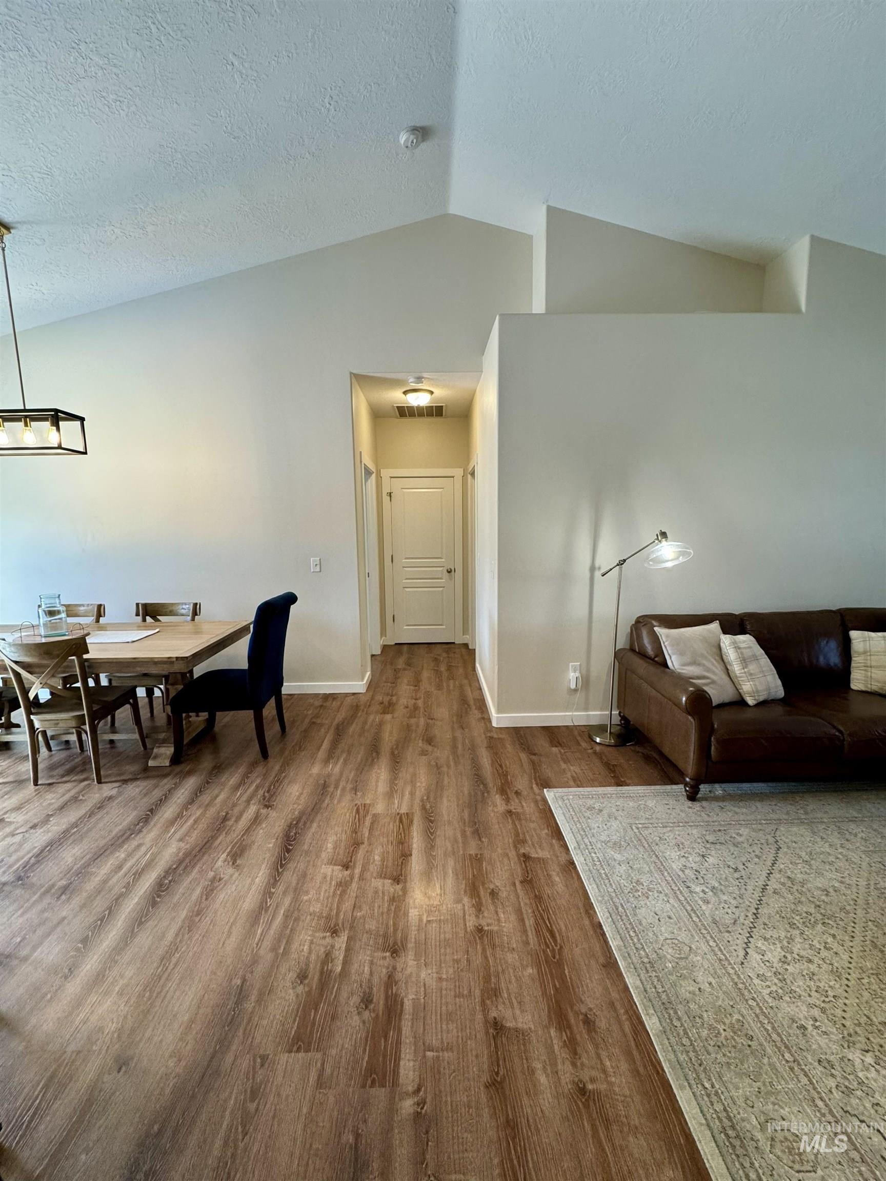 2600 N Cinnamon Pl, Meridian, Idaho 83646, 3 Bedrooms, 2 Bathrooms, Residential For Sale, Price $459,900, 98981904