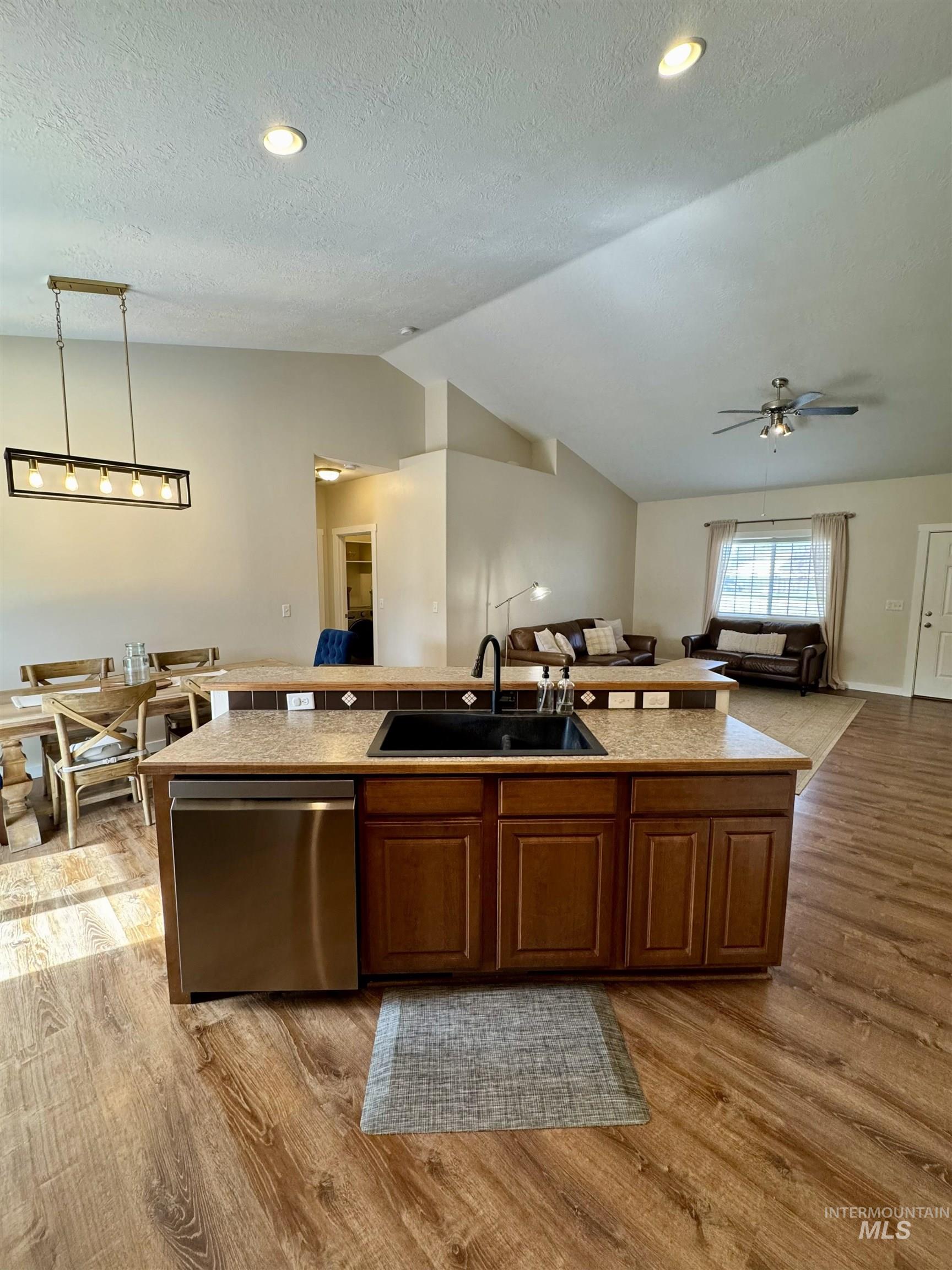 2600 N Cinnamon Pl, Meridian, Idaho 83646, 3 Bedrooms, 2 Bathrooms, Residential For Sale, Price $459,900, 98981904
