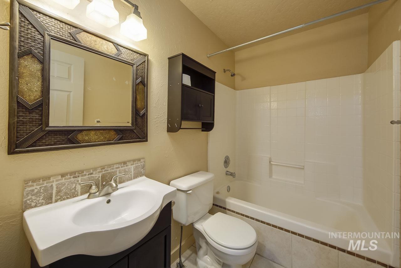 2605 Pebble Way, Nampa, Idaho 83686, 3 Bedrooms, 2 Bathrooms, Residential For Sale, Price $365,000, 98981911