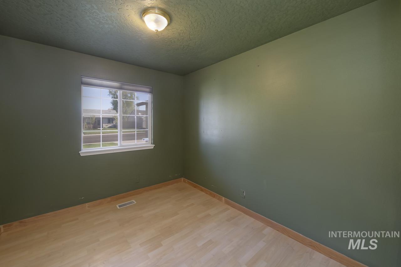 2605 Pebble Way, Nampa, Idaho 83686, 3 Bedrooms, 2 Bathrooms, Residential For Sale, Price $365,000, 98981911