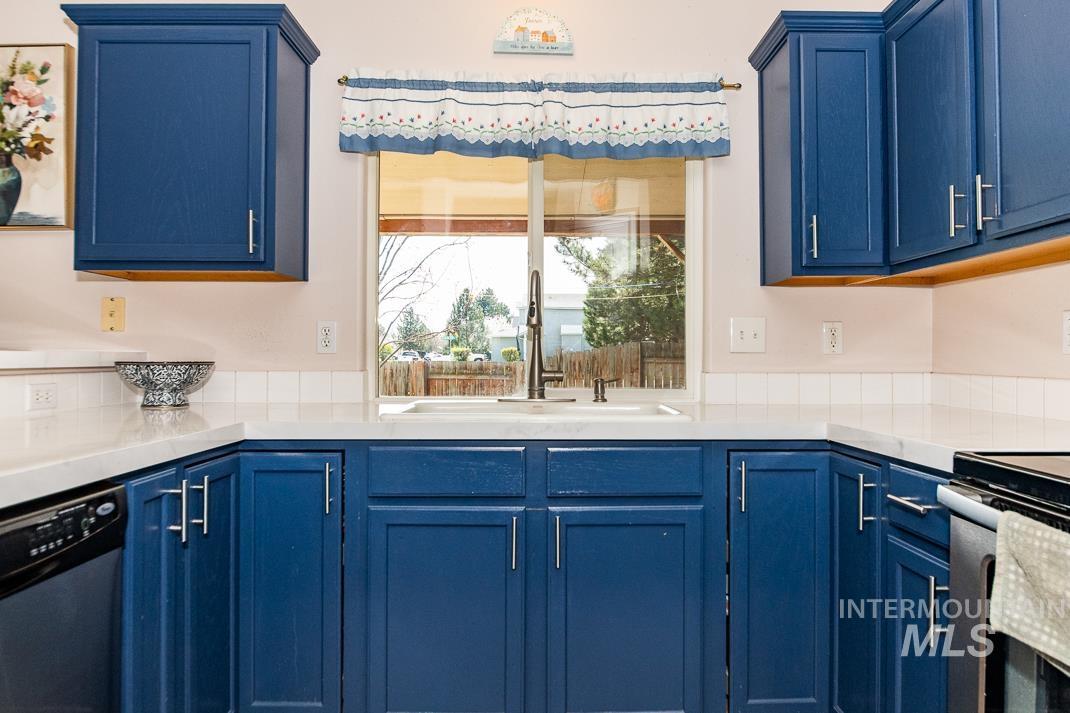 14031 Carolina St, Caldwell, Idaho 83607, 4 Bedrooms, 2.5 Bathrooms, Residential For Sale, Price $369,900,MLS 98981927