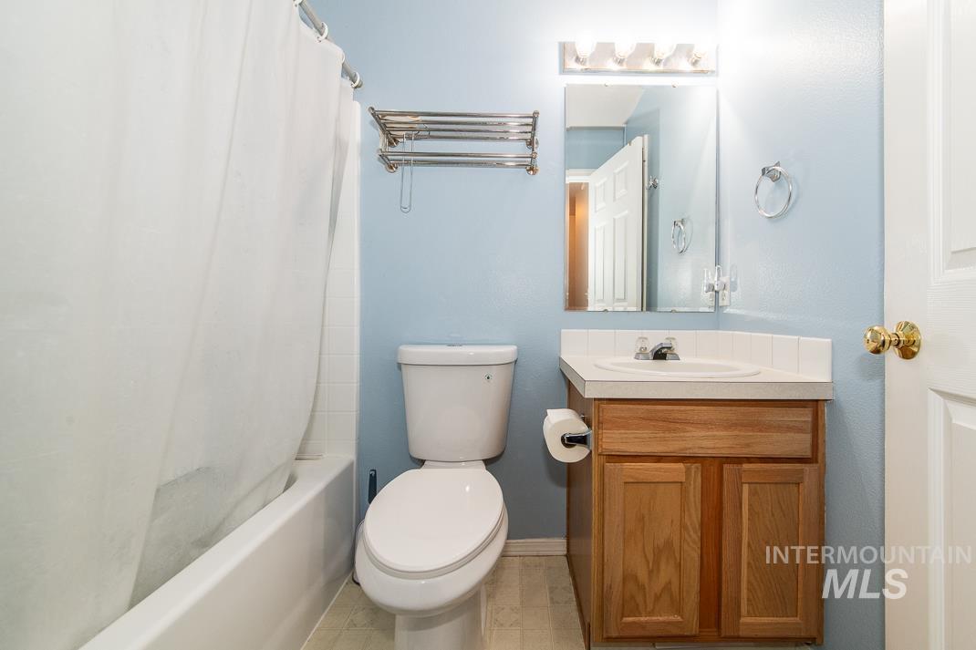 14031 Carolina St, Caldwell, Idaho 83607, 4 Bedrooms, 2.5 Bathrooms, Residential For Sale, Price $369,900,MLS 98981927