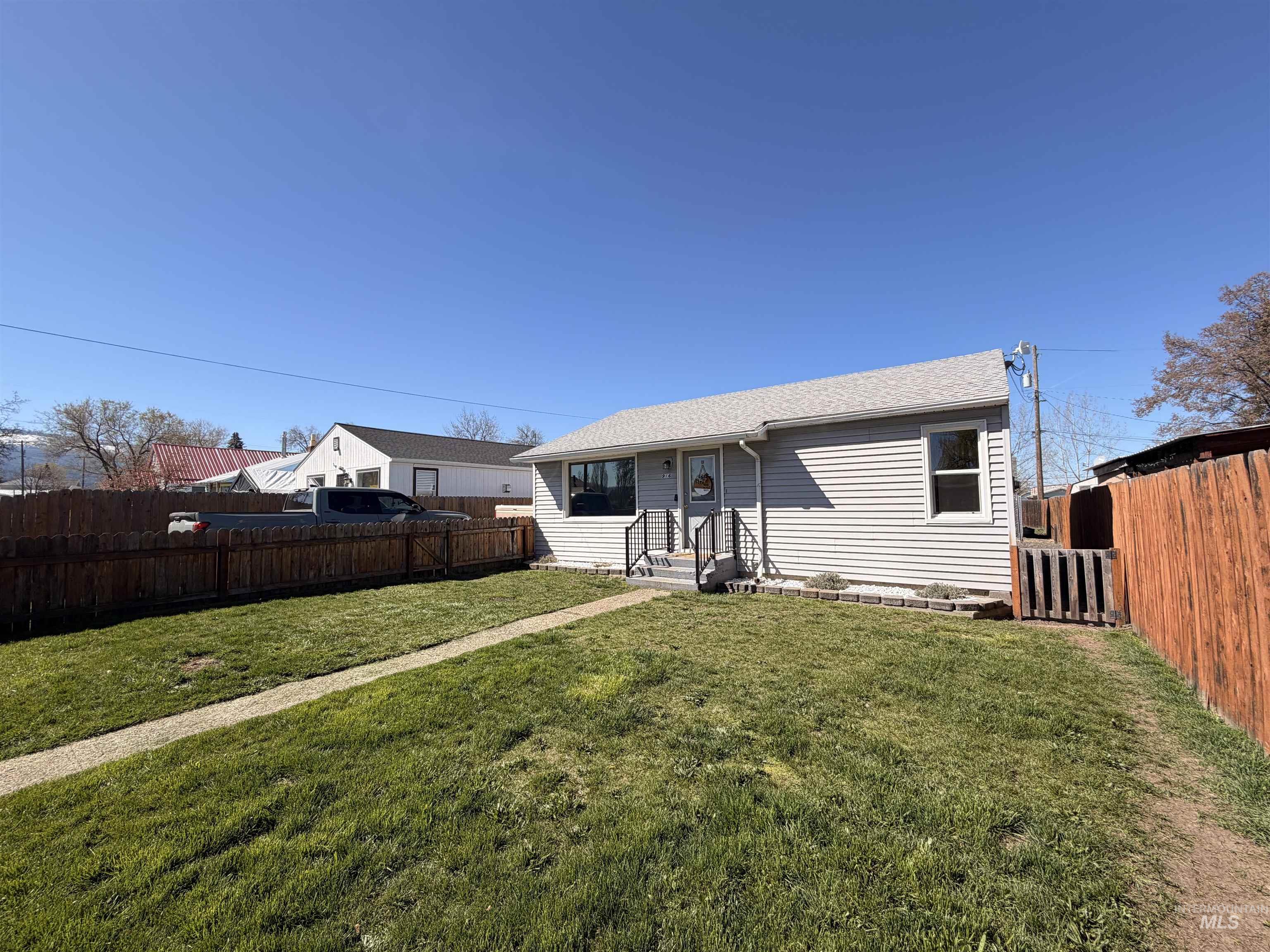 916 N Junction St, Grangeville, Idaho 83530, 2 Bedrooms, 1 Bathroom, Residential For Sale, Price $299,000,MLS 98981928